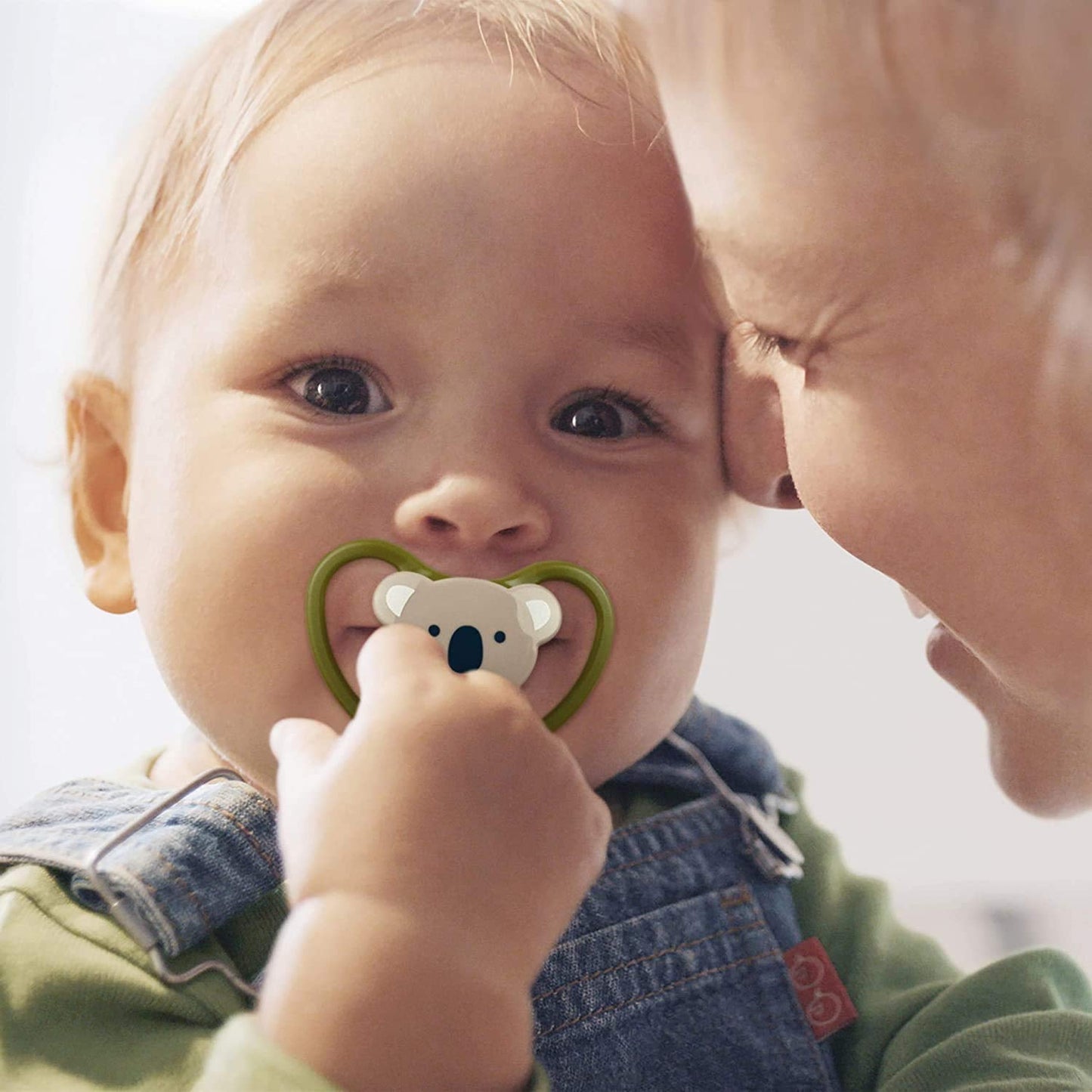 NUK Chupete Space Baby de 6 a 18 meses, aberturas extra grandes para pieles sensibles, silicona sin BPA, patrón de cebra, paquete de 2
