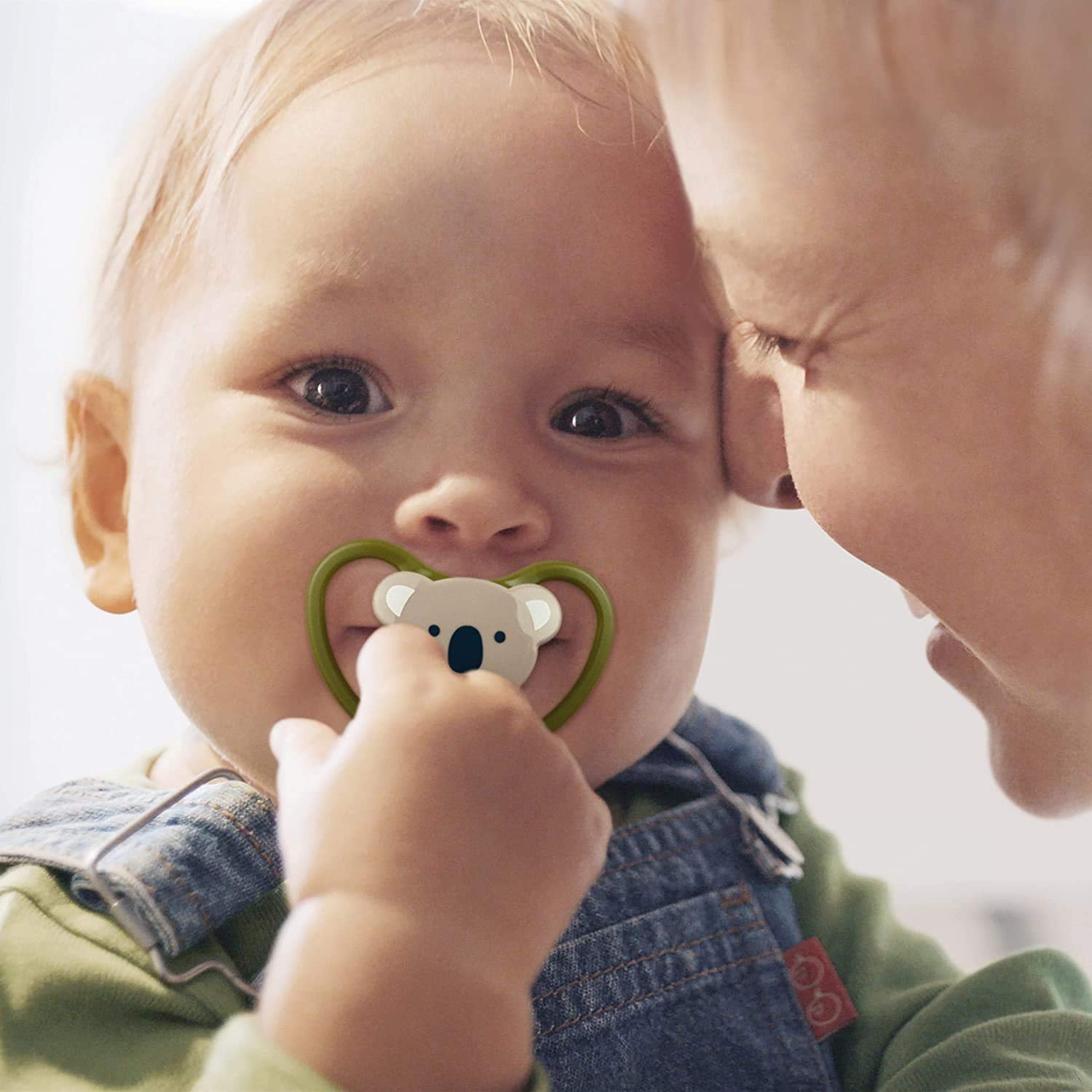 NUK Chupete Space Baby de 6 a 18 meses, aberturas extra grandes para pieles sensibles, silicona sin BPA, patrón de cebra, paquete de 2