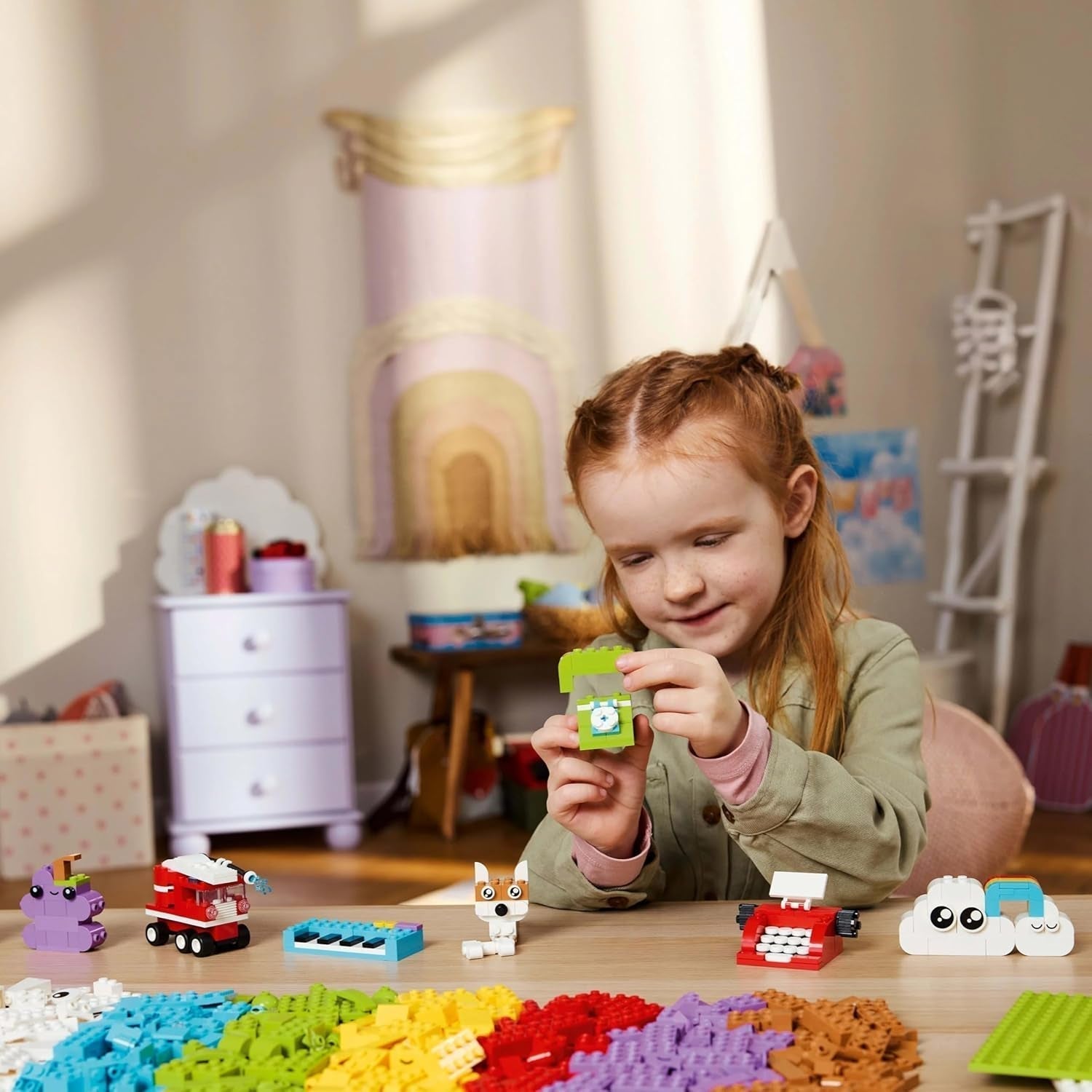 Set creativo LEGO Classic para construir y jugar - set con ladrillos de colores - construye una casa, un perro, un coche divertido, un teclado de piano y un arcoíris - set de manualidades para niños y niñas a partir de 5 años Juegos de construcción Besuche den LEGO-Store