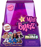 Muñecas Bratz Miniverse Y2K Nostalgia Flashback Minis de MGA de edición limitada - PAQUETE SORPRESA - 2 mini muñecas Bratz y vitrina - Gran regalo para niños y coleccionistas mayores de 6 años