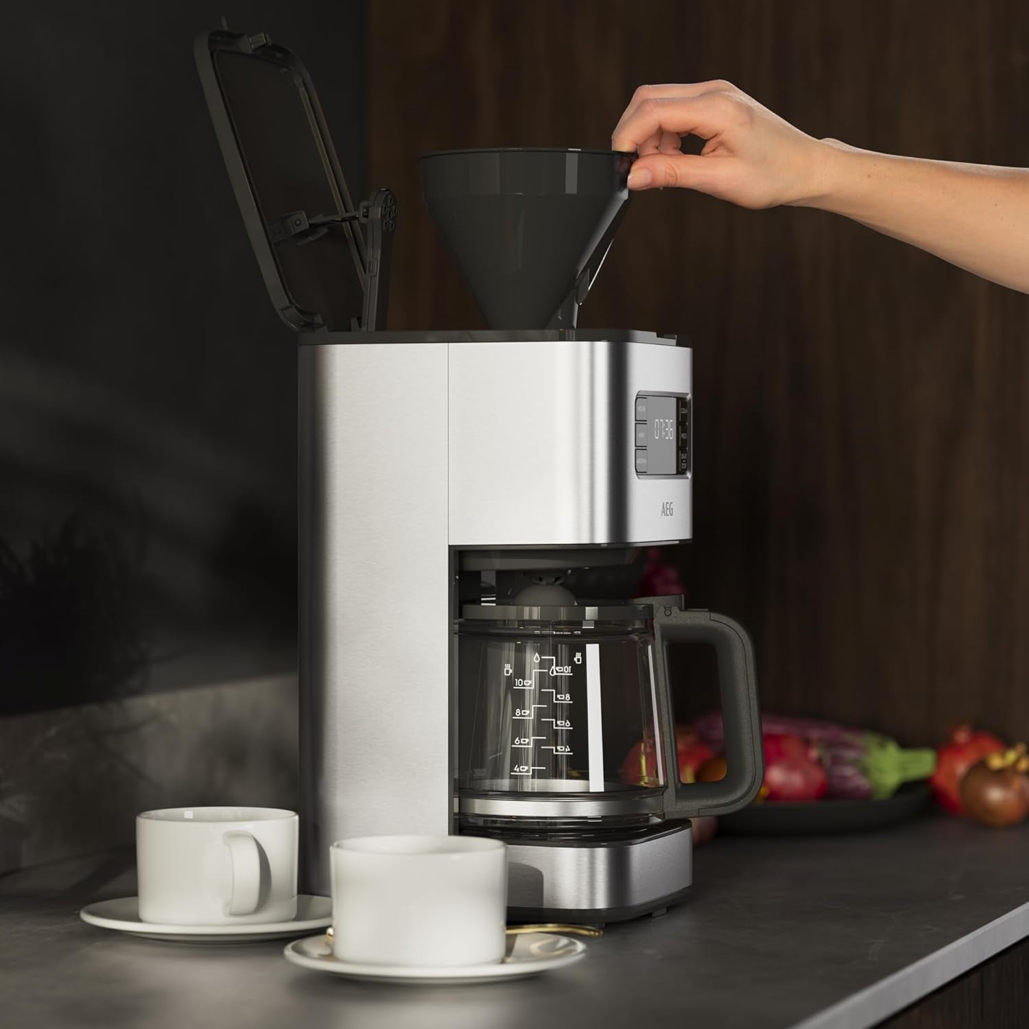 Cafetera espresso AEG Deli 5, 1,5 l, temporizador programable, función mantener caliente, parada de seguridad, indicador de nivel de agua, dosificación óptima, función antigoteo, acero inoxidable, CM5-1-6ST
