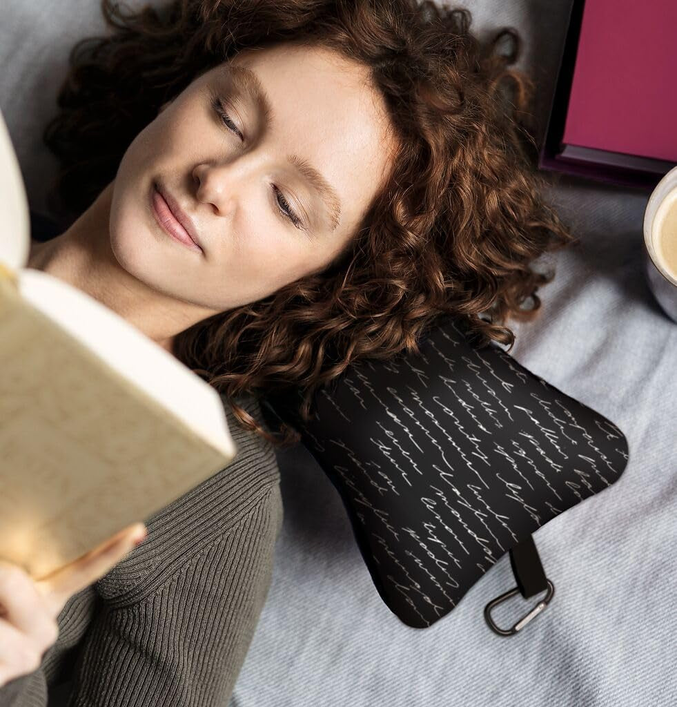 Moisés. libri_x Mini Almohada de Lectura Classics - Almohada de Viaje para el Cuello con Práctico Mosquetón, Almohada Compacta para Coches, Aviones y Visitas a la Playa, Almohada de Viaje de Diseño Ergonómico