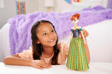 Mattel Disney Frozen Muñeca Anna cantante - Fragmento de canción de 30 segundos, traje clásico de castillo, falda suave desmontable, cabello peinable, para niños a partir de 3 años, versión alemana, HMG41