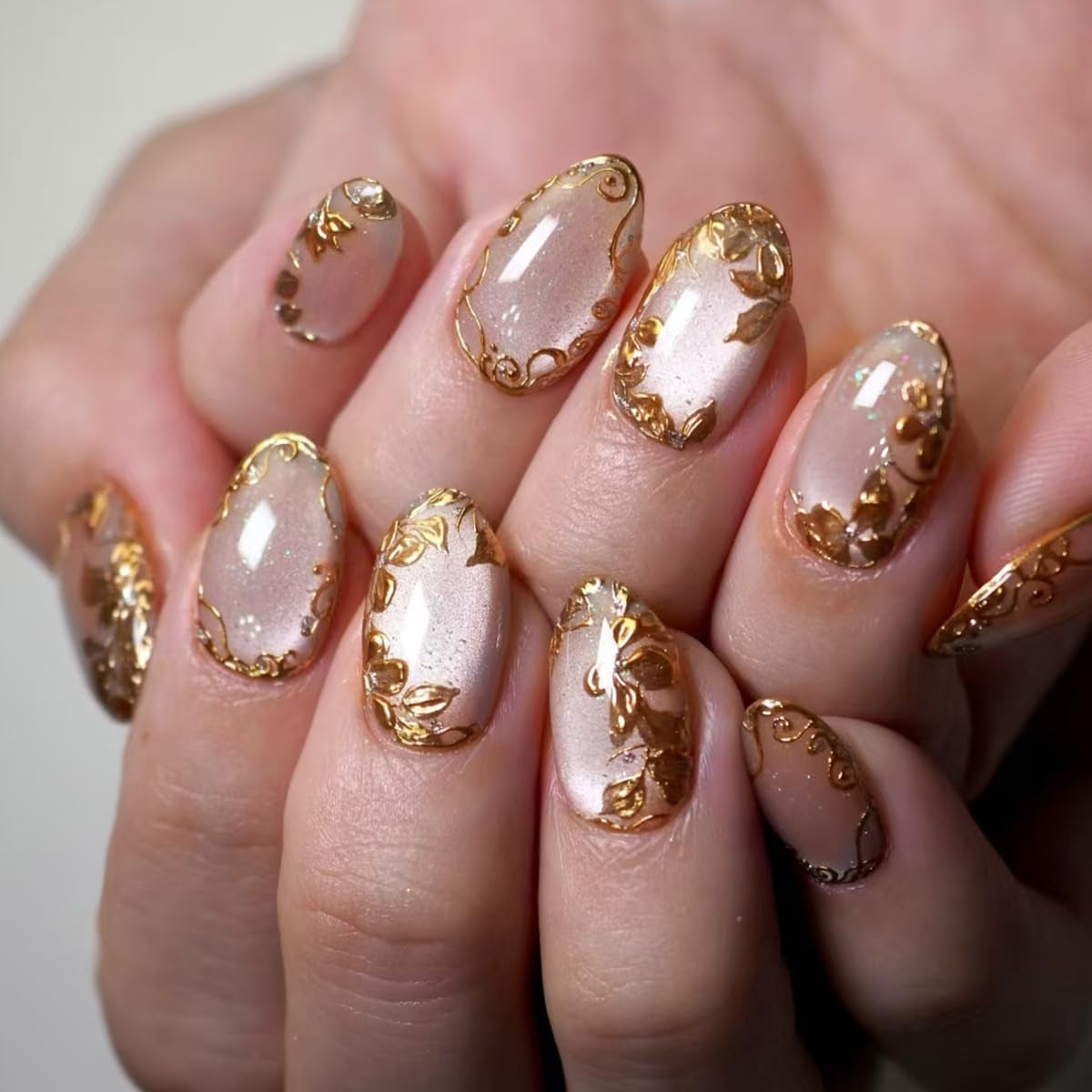 Moonglow Uñas Postizas Magnéticas Cortas, Rosa Almendra Rojo Degradado Brillo Ojo de Gato con Pegamento, Rosa Rojo Ombre Brillo Fototerapia Uñas Artificiales para Mujeres y Niñas