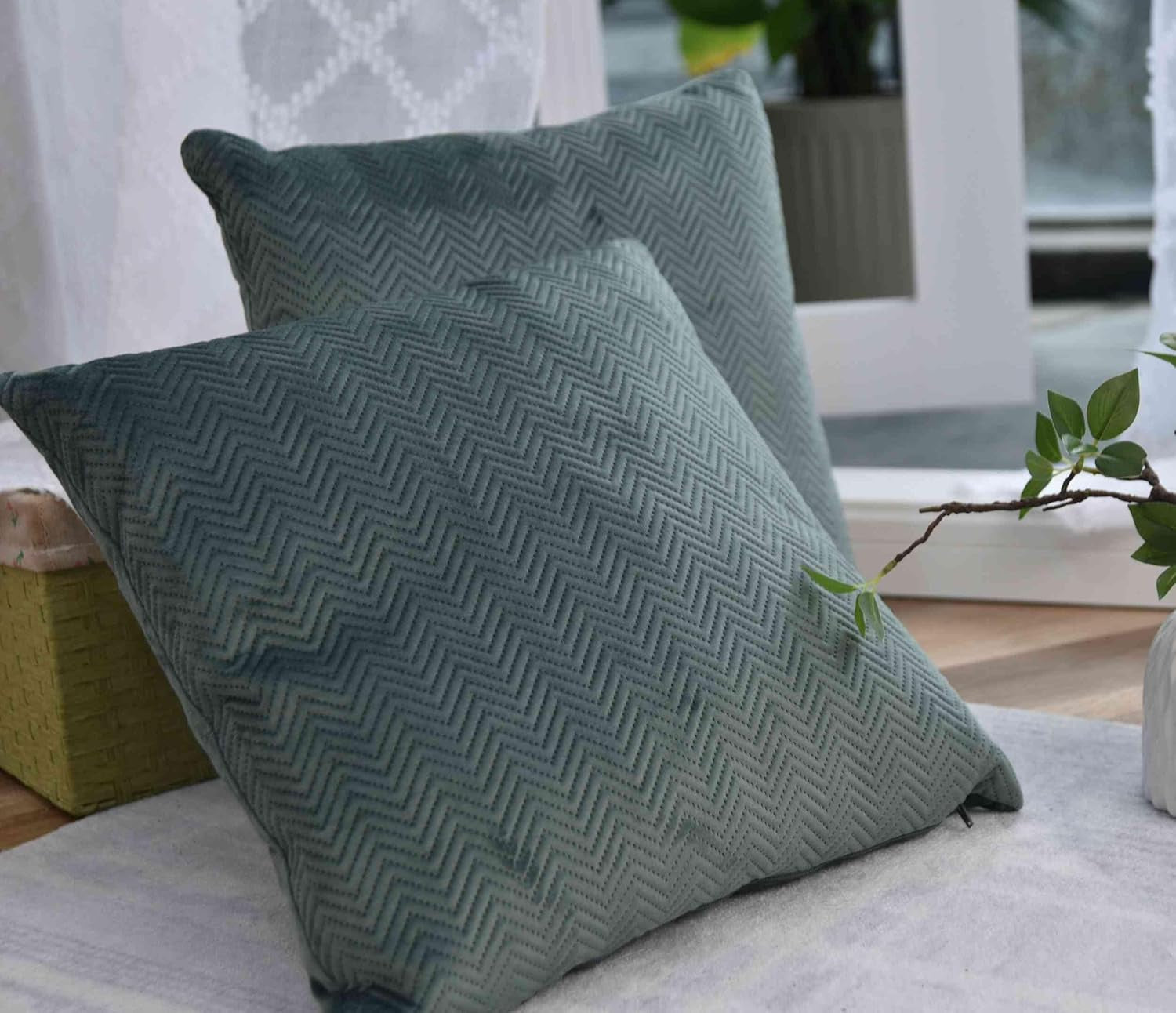 Almohada tipo caja para cortina Almohada decorativa L x A 45X45 cm Jacquard verde "Greta" con diseño de espiga Cuidado fácil Cierre de cremallera Relleno suave 320G - Variedad de colores, 2023510 Almohadas de viaje Naty Shop