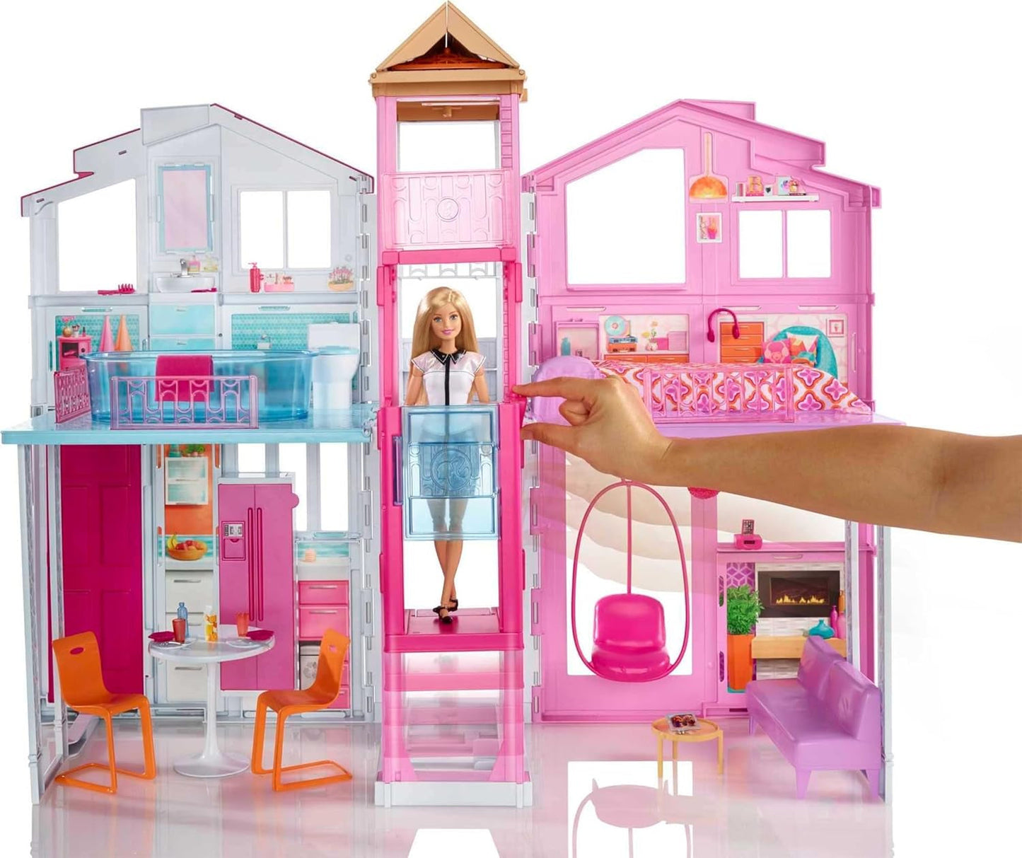 Barbie Dream House, casa adosada de 3 pisos y 5 habitaciones, incluye accesorios como muebles, plegable y de almacenamiento, juguete para edades de 3 años en adelante, DLY32