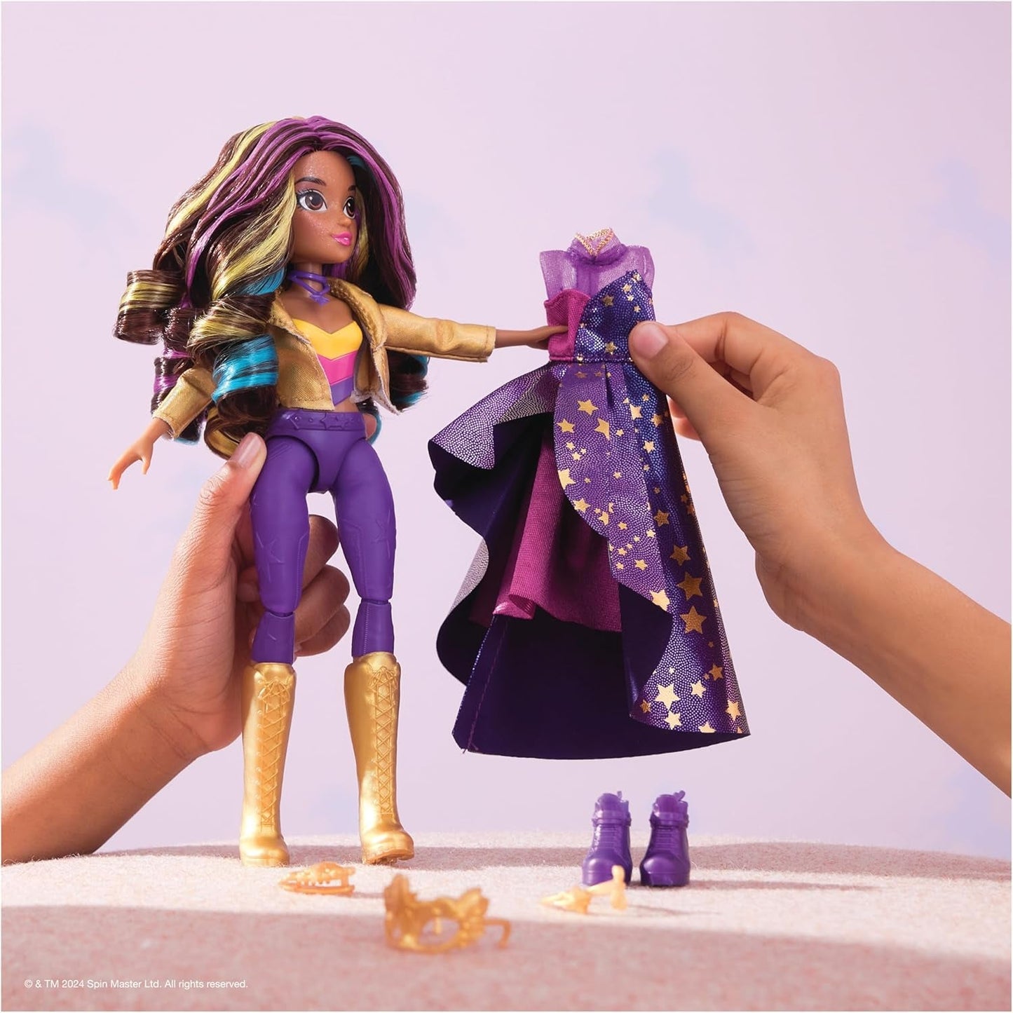 Baile de máscaras de lujo de Unicorn Academy - Muñeca Sophia Original de la popular serie de Netflix, 24 cm de altura, con 2 conjuntos y accesorios, para edades de 4 años en adelante