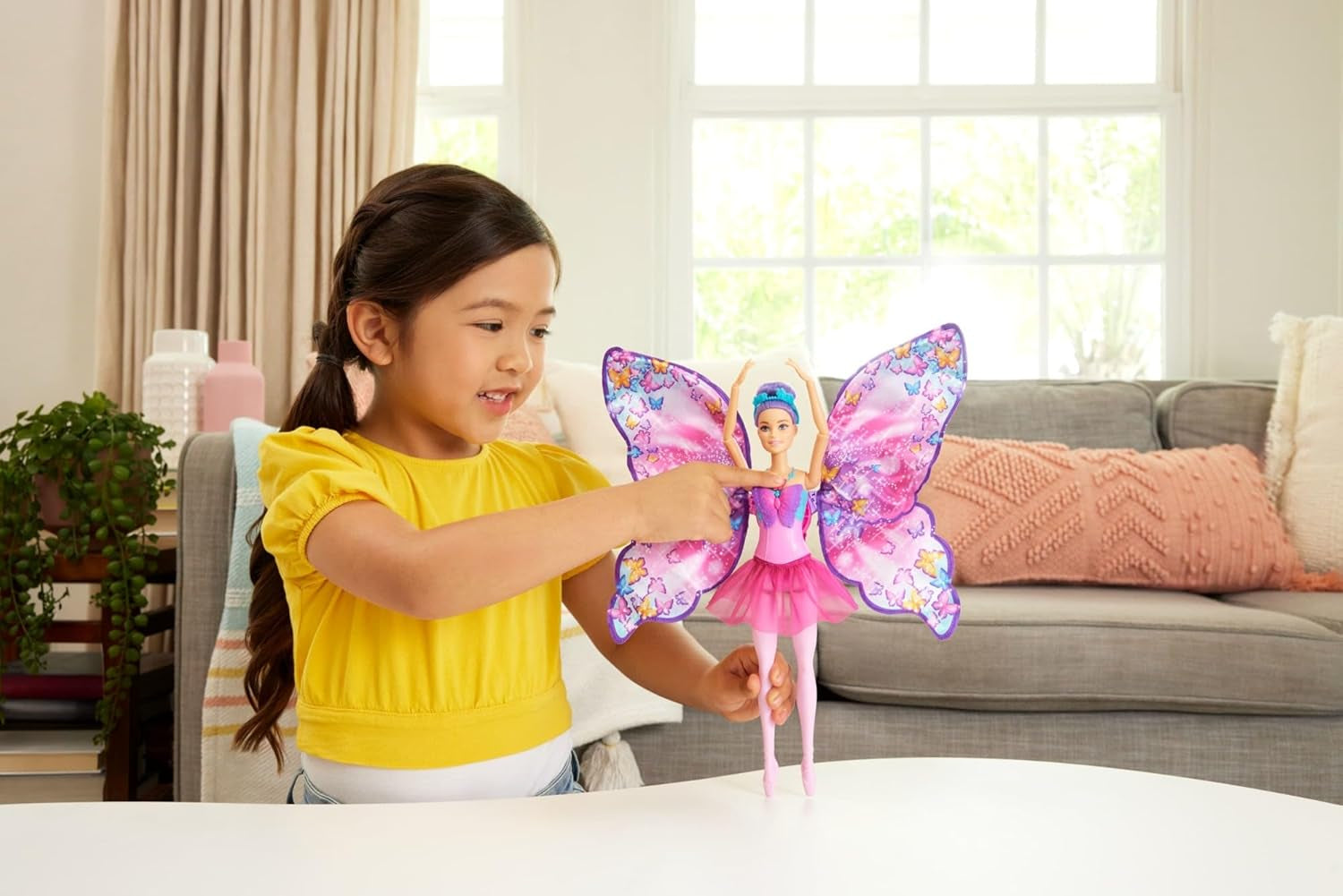 Barbie Dance And Flutter Muñeca Transformable 2 en 1 de Bailarina en Mariposa con Alas que se Abren, Cabello Morado, Joyas para el Cabello y tutú Desmontable, HXJ10 Naty Shop Dolls
