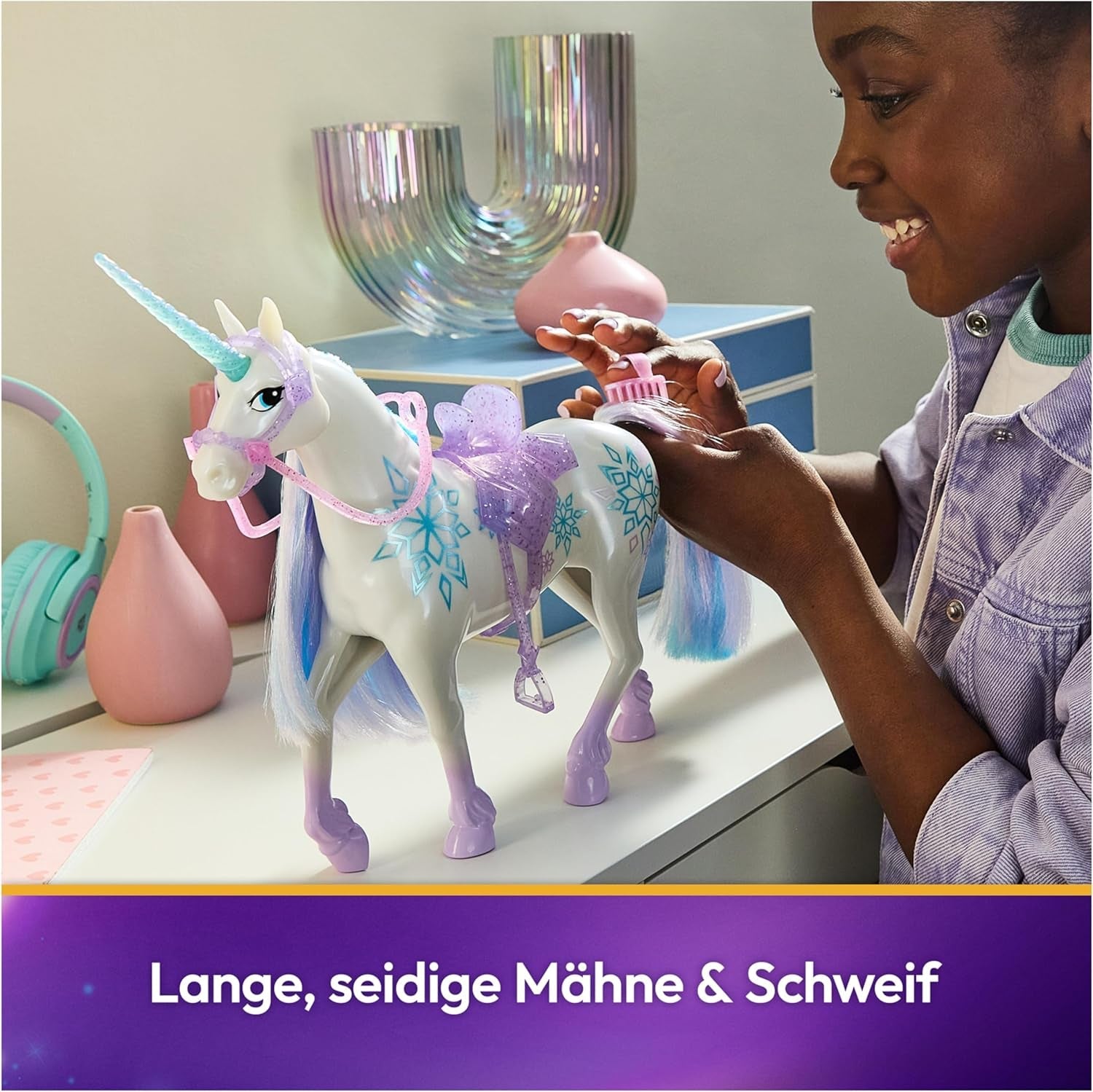 Unicorn Academy Unicorn Glacier: 28 cm de altura, el unicornio original de Netflix de Layla con melena y cola reales, brida, silla y cepillo extraíbles, para edades de 4 años en adelante