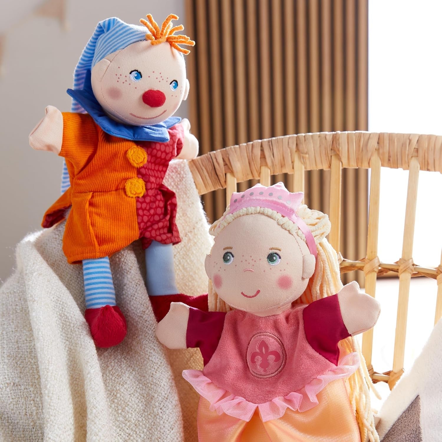 Marioneta de mano HABA Kasper – A partir de 18 meses, Lavable a 30°C, Ideal para juegos de títeres y de rol, teatro de marionetas – 2011866001