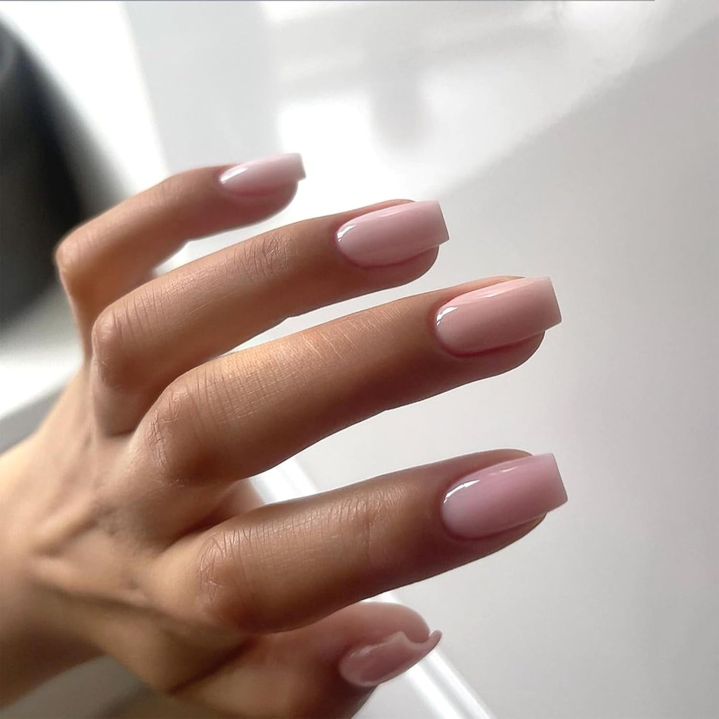 24 piezas de uñas postizas de Color sólido rosa, uñas postizas neutras autoadhesivas, gel suave cuadrado medio para mujeres, uñas postizas con brillo de cobertura completa DIY