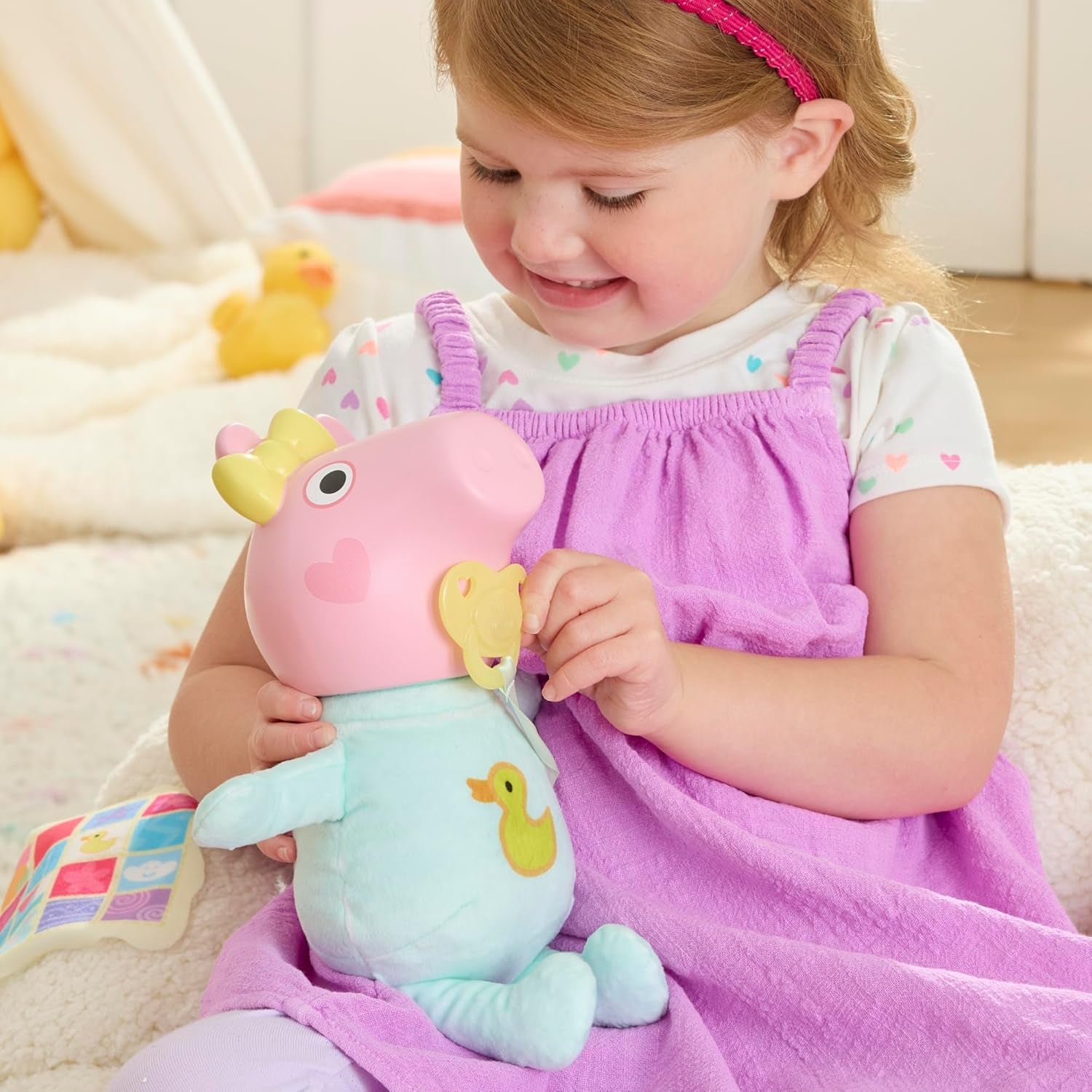 Peppa Pig Muñeca Interactiva Evie de 28 cm con 20 sonidos y muchas funciones, set de juguetes para niños a partir de 3 años