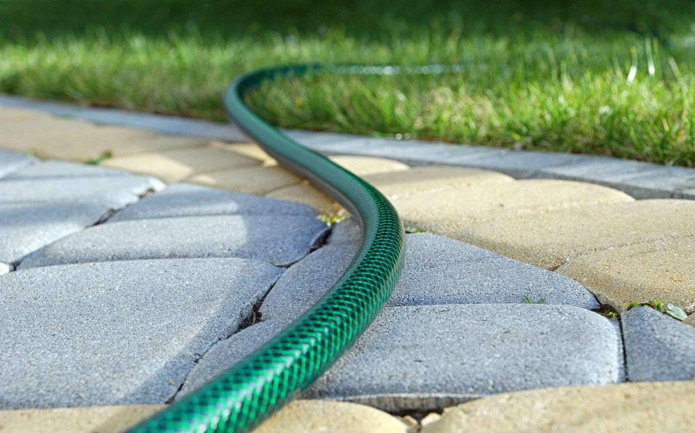 CELLFAST Manguera de Jardín, Manguera de Agua de Poliéster de Tejido Cruzado de 3 Capas para Jardín, Manguera de Riego Flexible, Resistente a los Rayos UV, Antialgas, 2 Bar, 1/2 Pulgada, 10 Metros, Económica