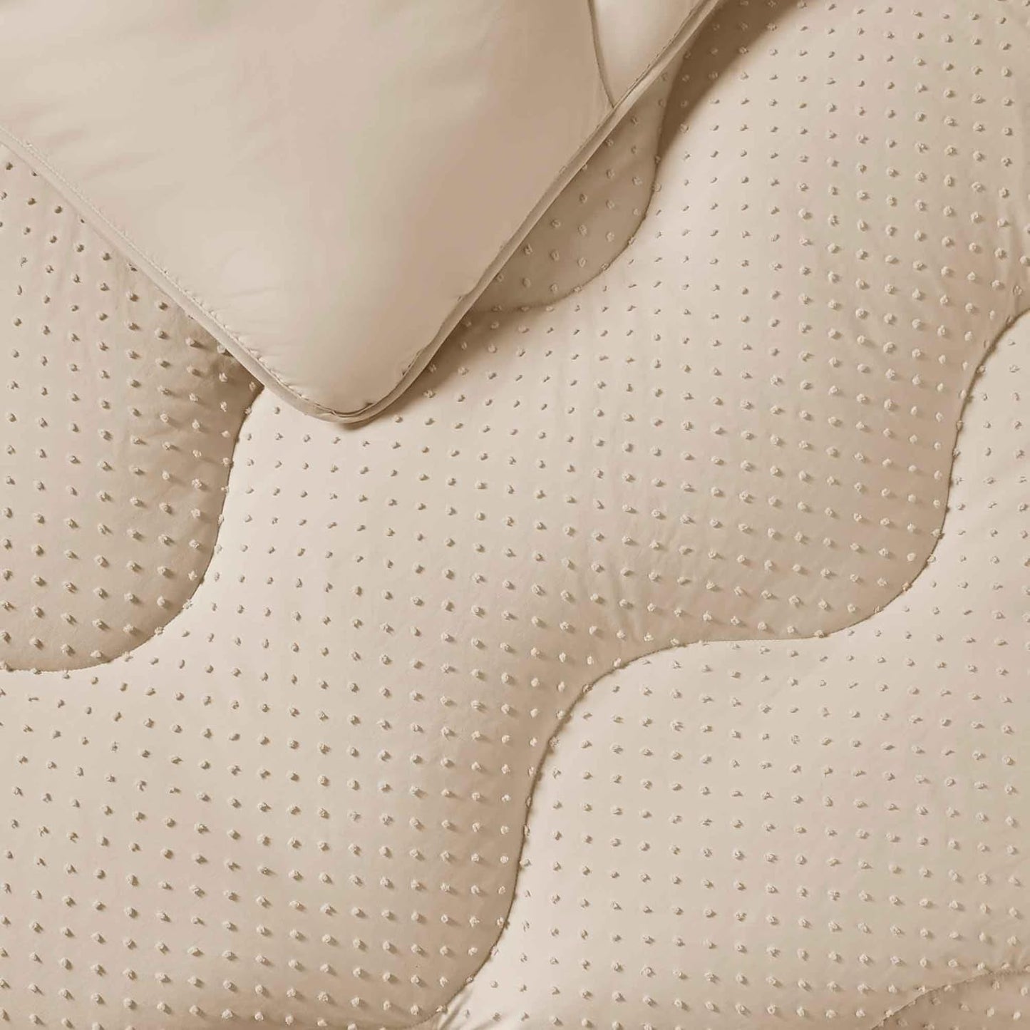 Edredón sin funda Night Lark, 4,5 tog, tamaño king, colección Tufted Dot, ropa de cama de lujo, hipoalergénico, lavable a máquina, edredones y edredones de arena cálida Naty Shop