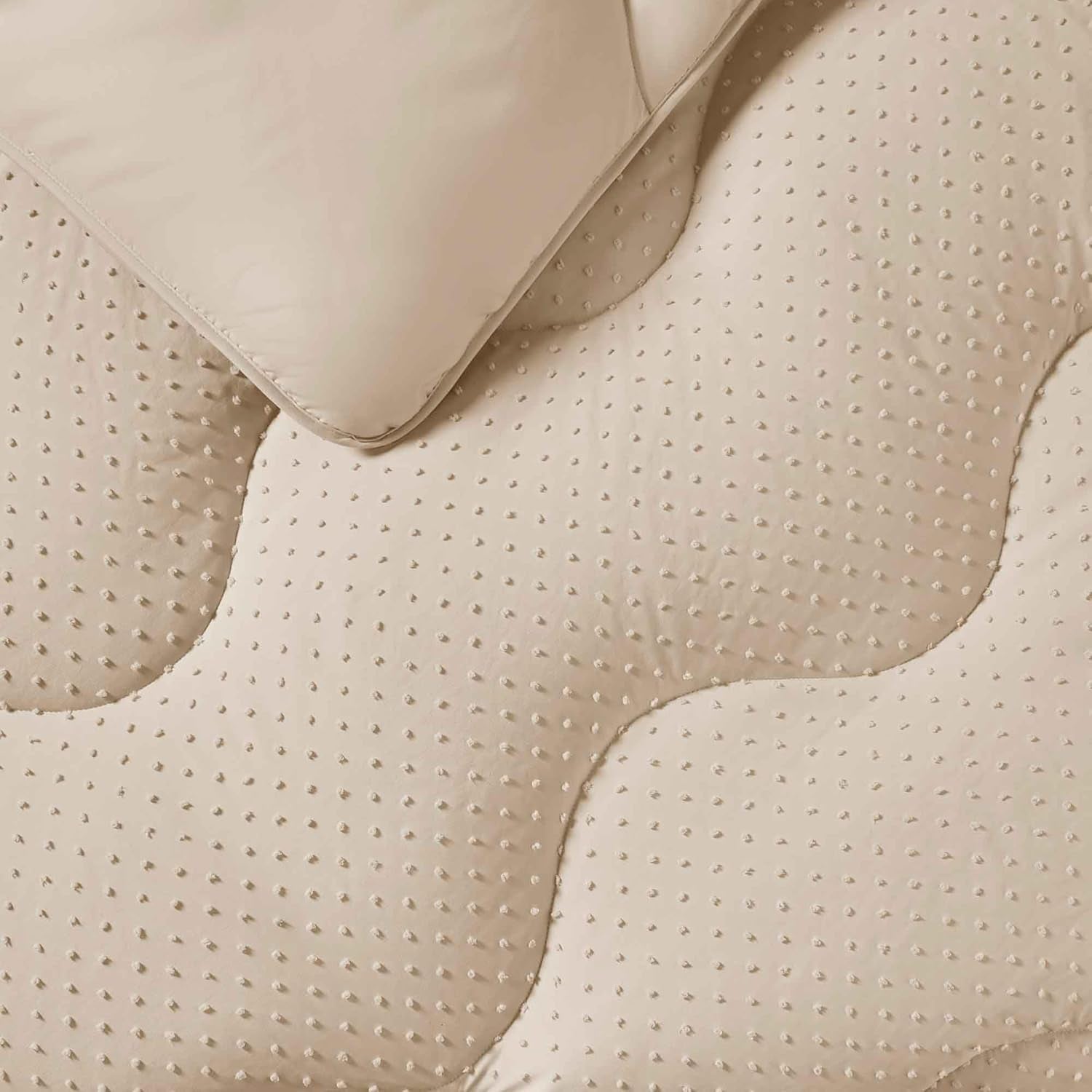 Edredón sin funda Night Lark, 4,5 tog, tamaño king, colección Tufted Dot, ropa de cama de lujo, hipoalergénico, lavable a máquina, edredones y edredones de arena cálida Naty Shop