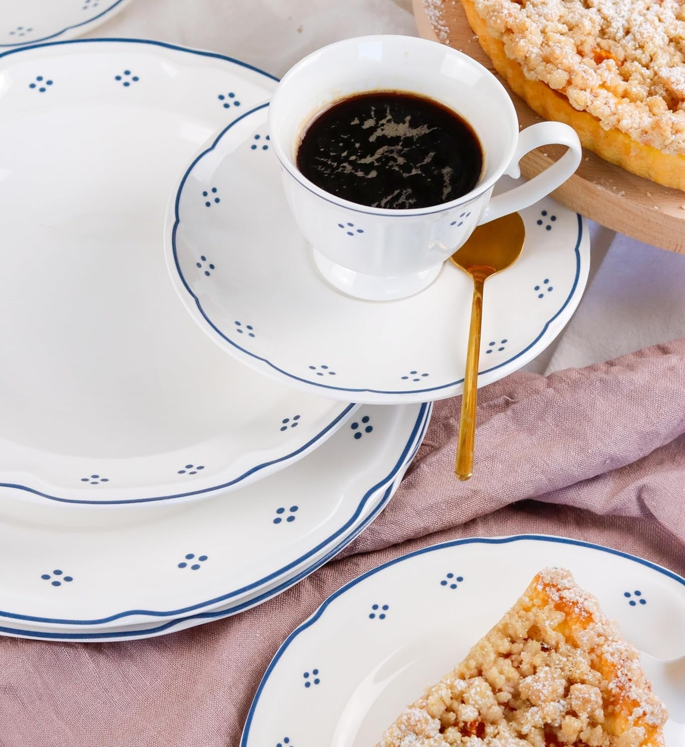 Mäser Lova Series Servicio de café de porcelana de 18 piezas: 6 platos de postre (19,5 cm), 6 tazas (19 cl) y 6 platillos (15,5 cm), azul