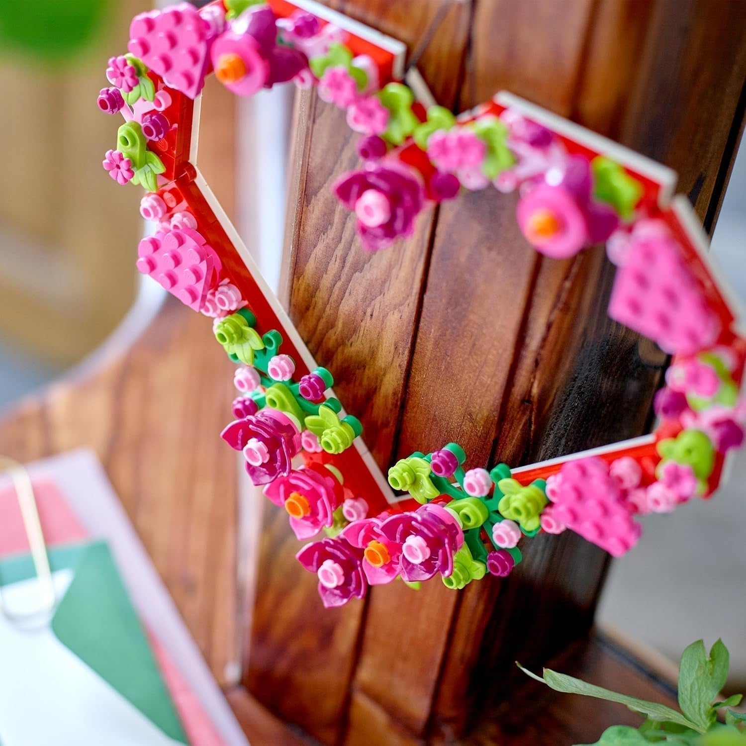 Set de decoración de corazones LEGO, juguete de construcción para niños, niñas y niños a partir de 9 años, decoración de habitaciones infantiles o accesorios de pared, idea de regalo para San Valentín, Día de la Madre o cumpleaños 40638 Juegos de construcción Beuche den LEGO-Store
