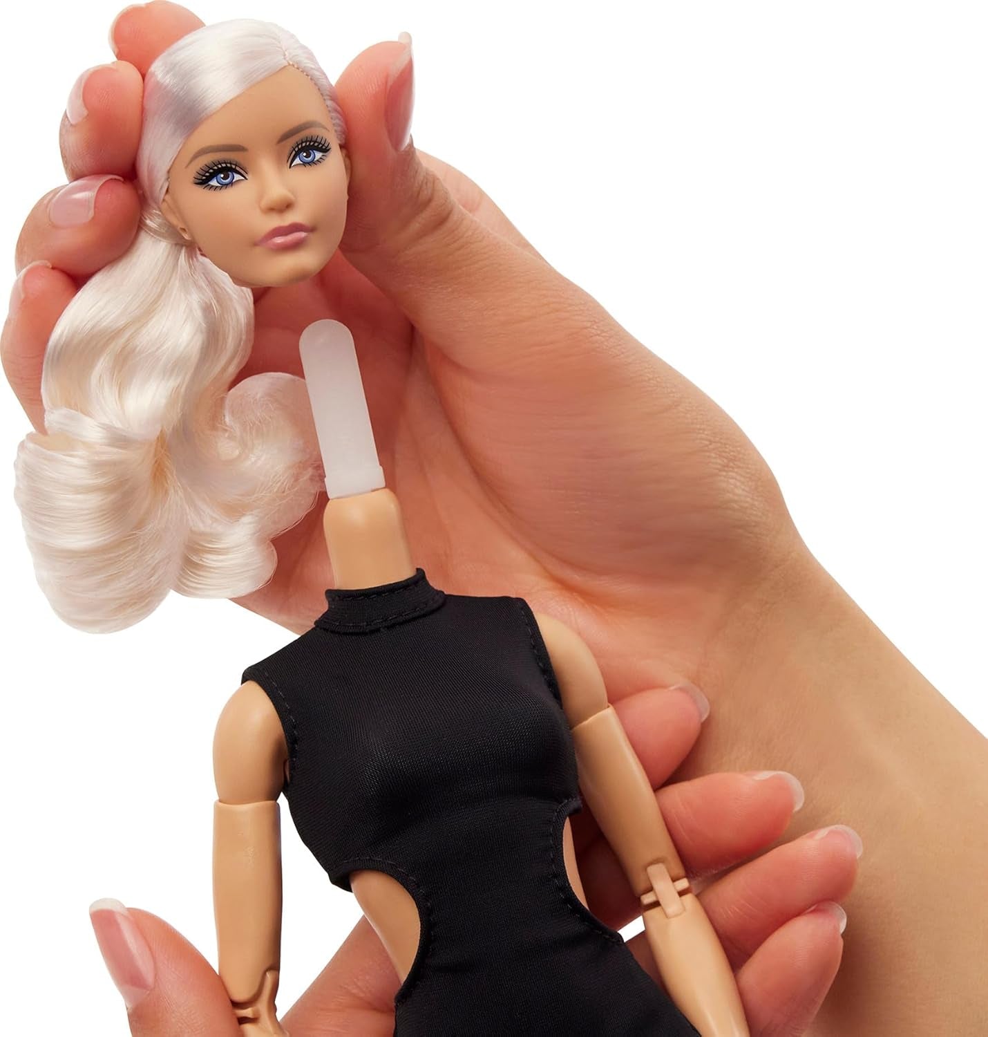 Barbie Basics Muñeca Coleccionable Modelo 2 con Cabello Rubio, Mini Vestido Negro y Botas de Gladiador, Talla Única para Todo Moda, Cuerpo Articulado y Cabeza Intercambiable, JBH71