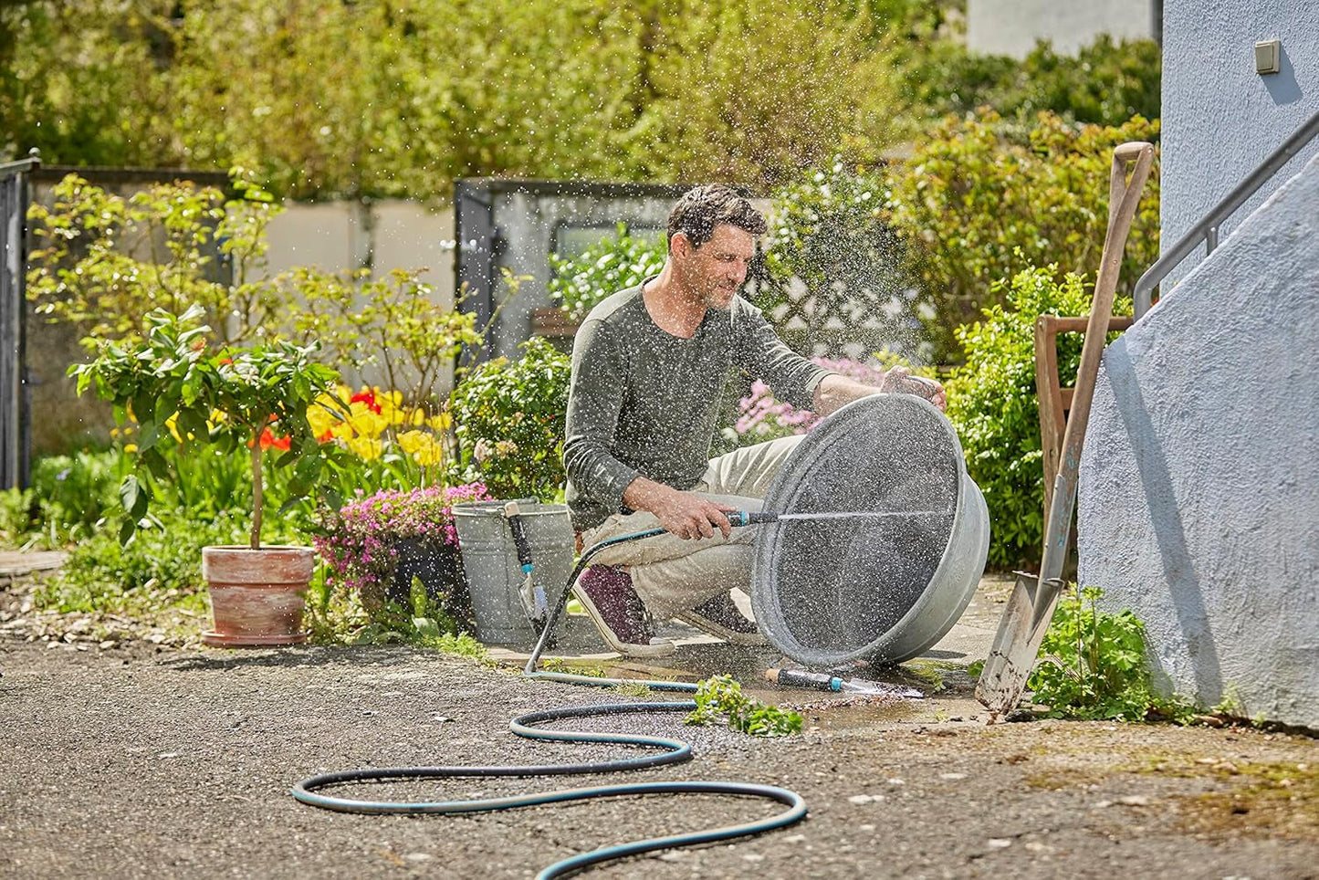 Manguera Gardena EcoLine de 1/2 pulgada, 20 m sin componentes del sistema: Manguera de jardín sostenible hecha de plástico reciclado, libre de ftalatos y contaminantes, función de agarre fuerte, resistente a las heladas y a los rayos UV (18930-20)