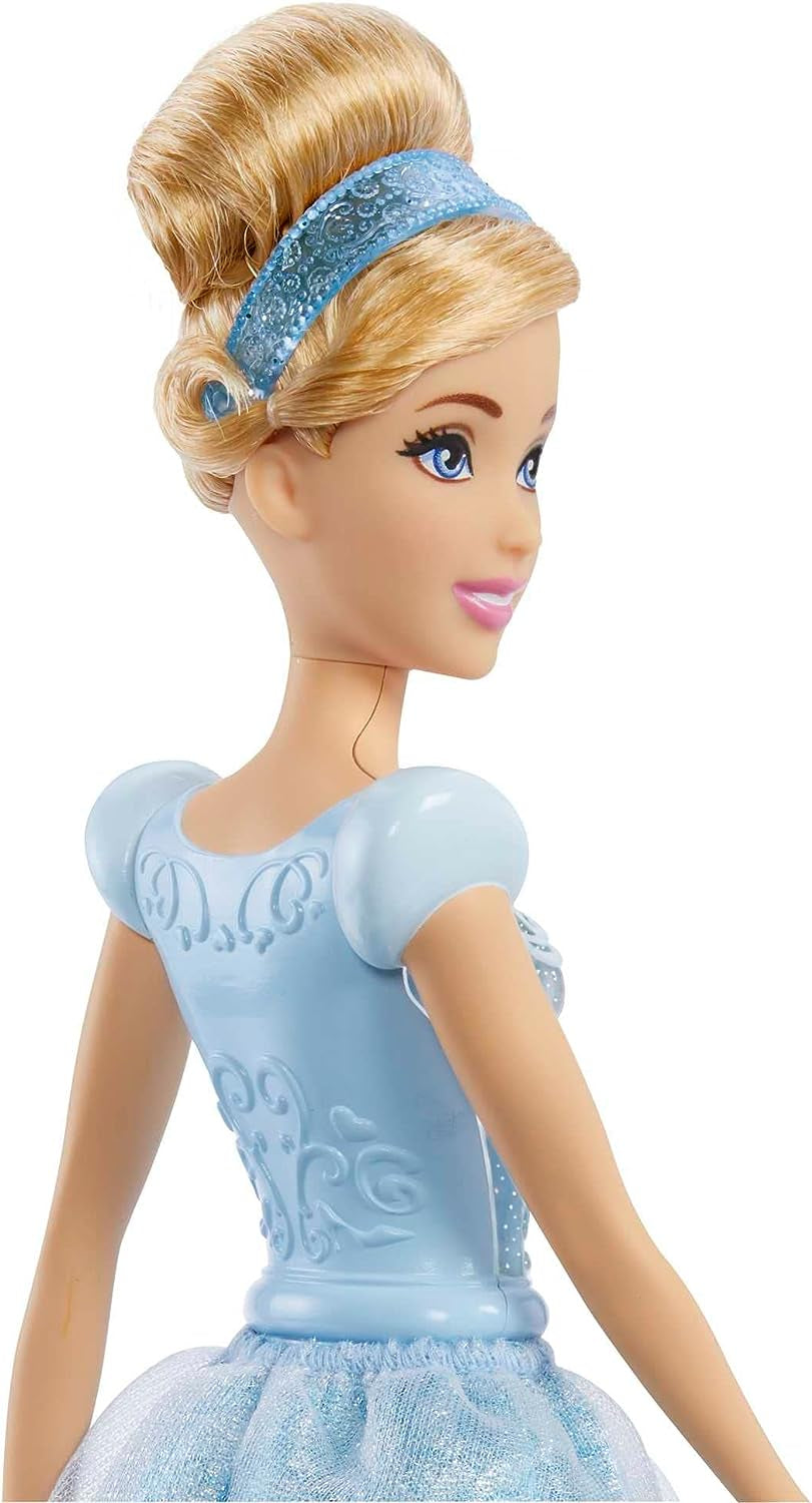 Mattel Muñeca móvil Cenicienta Princesa DISNEY con vestido brillante, zapatos y tiara desmontables, cabello peinable para divertirse en la peluquería, a partir de 3 años, HLW06 Naty Shop Dolls