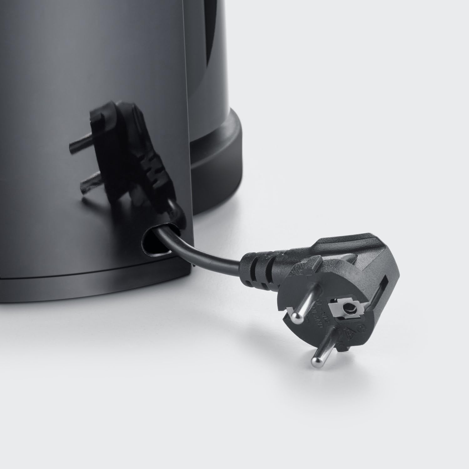 SEVERIN Cafetera de filtro con jarra térmica, cafetera de hasta 8 tazas, atractiva cafetera de filtro con jarra aislada, negra, 1 litro, KA 9306