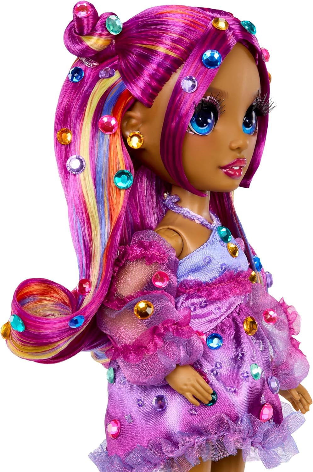 Rainbow High Be Dazzling - Noemie Violette - Muñeca de moda lila de 28 cm con herramienta de decoración, piedras preciosas brillantes y accesorios de peinado