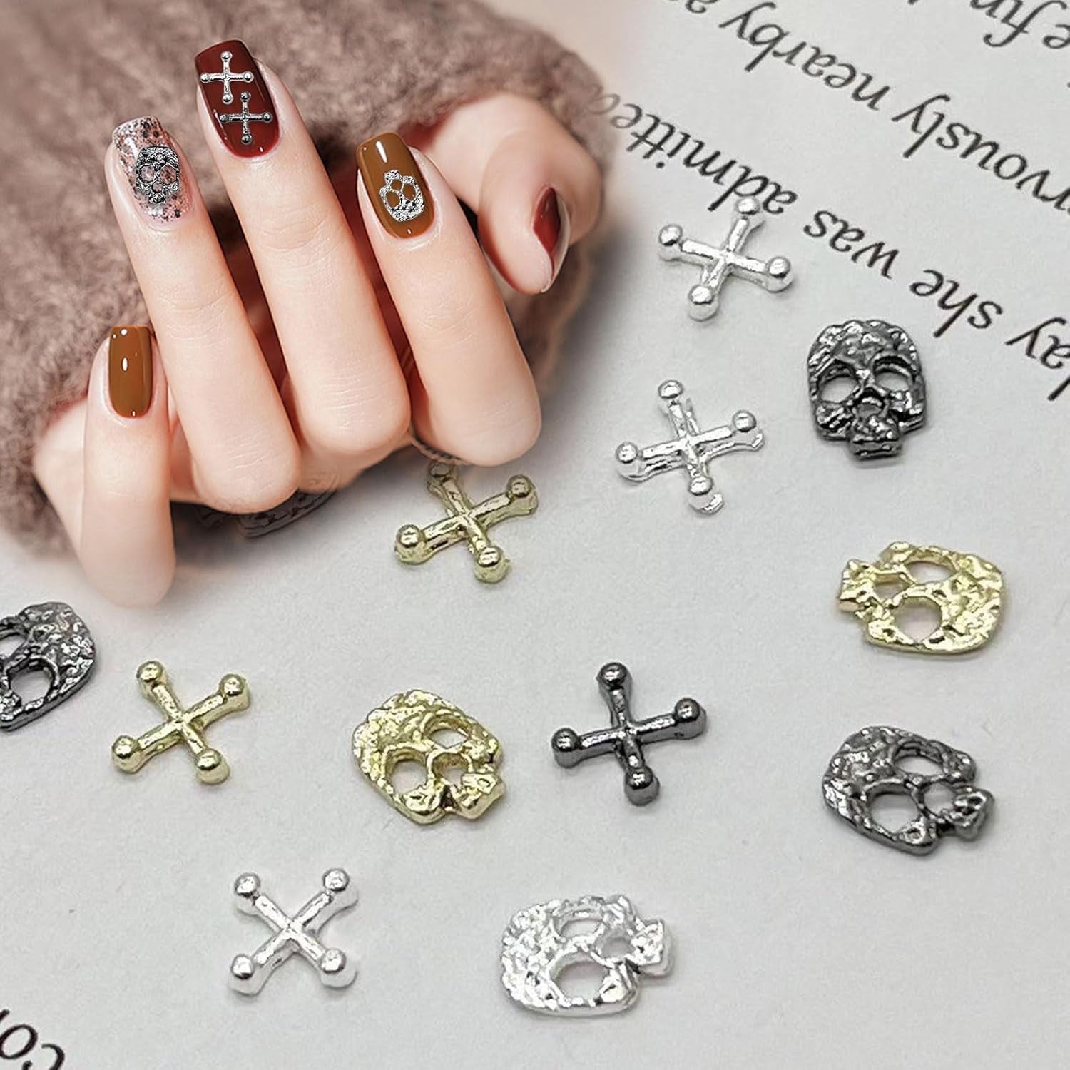 120 Uds. Conjunto de decoraciones para decoración de uñas con calavera cruzada, dijes para decoración de uñas de Metal dorado y plateado, joyería Punk de aleación para decoración de uñas, accesorios de piedras brillantes