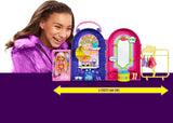 Barbie Extra Minis, Mini Muñeca Extra y Juego Boutique, Armario con Gabinetes, Estantes, Espejos, Plataforma 360, Mini Muñeca Extra con Accesorios para el Cabello Rosa, HHN15