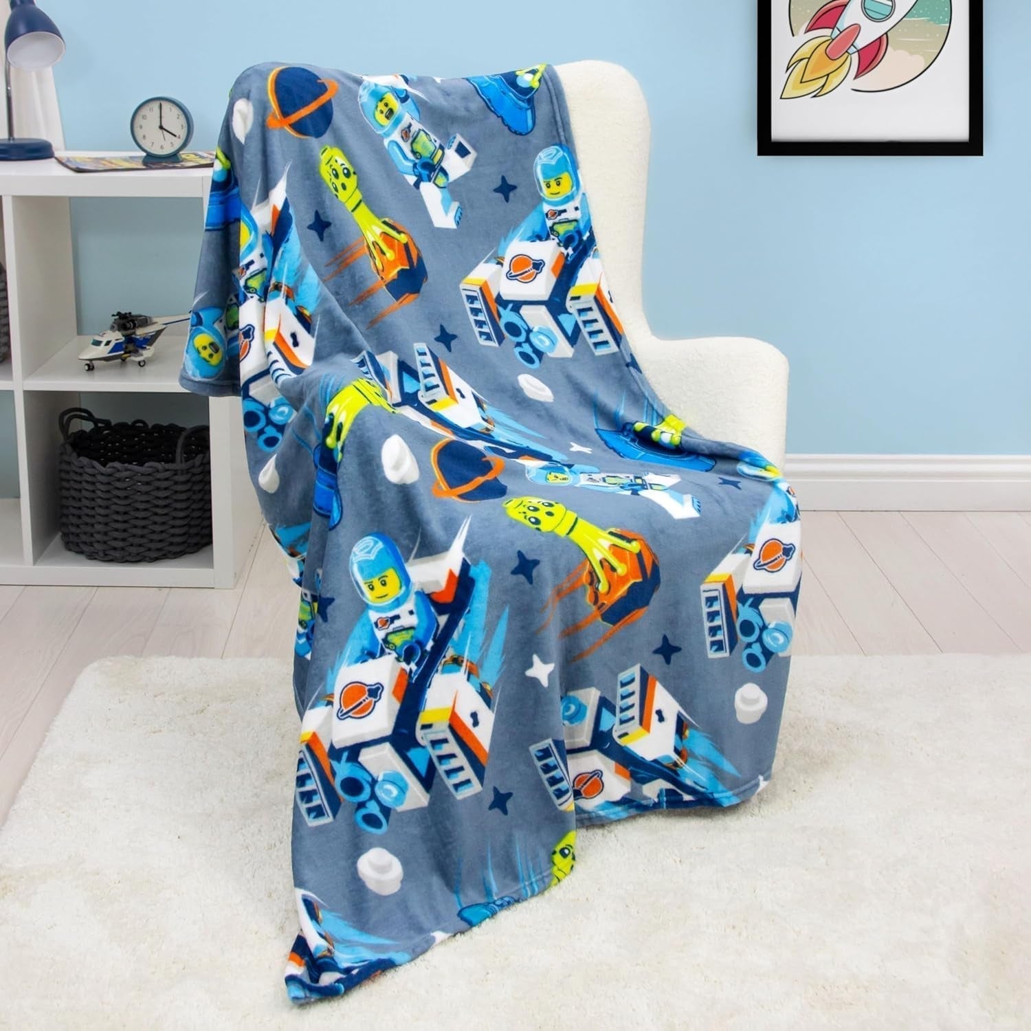 Character World Manta Polar Oficial Lego® City, Súper Suave, Cálida Manta Azul, Diseño Cityspace, Perfecta para Dormitorios, Acampar y Dormir, Camas y Mantas de 100 X 150 Cm Besuche den Character World-Store
