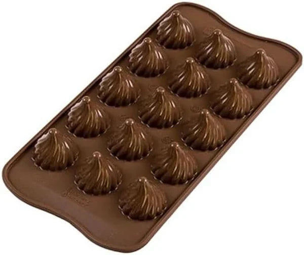 Molde de chocolate en llamas 3D Silikomart: formas 3D únicas con borde interior para bases redondas