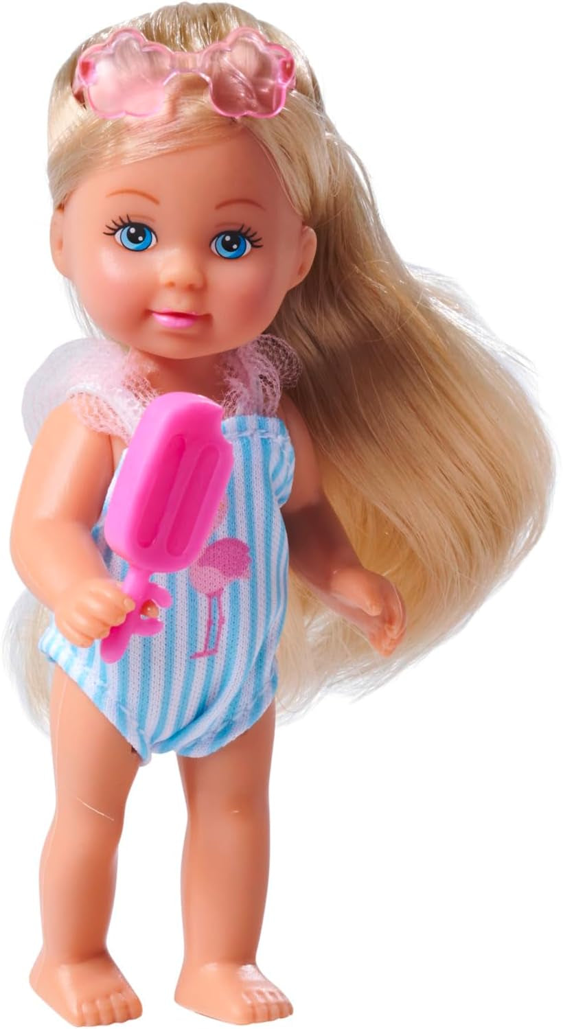 Simba Evi Love Travel, 2 modelos surtidos, Solo se entregará UN artículo, Muñeca en una maleta con ruedas, Lleva un traje de baño con volantes, Incluye gafas de sol y helado, 12 cm, Edades 3+