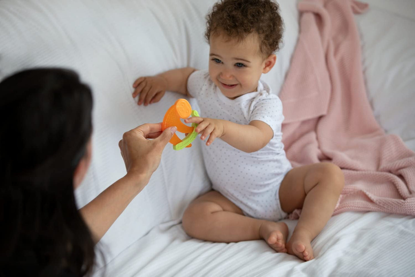 Chicco Mordedor Fresh&Relax Mono o Perezoso, 4M+, lleno de agua esterilizada