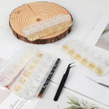 Juego de 4 cajas de llaveros para uñas - 48 tipos de llaveros para uñas 3D dorados y plateados (mariposas, flores, perlas, etc.) + pinzas y bolígrafo - Para uñas acrílicas y de gel DIY | Ideal para salón de uñas y hogar.