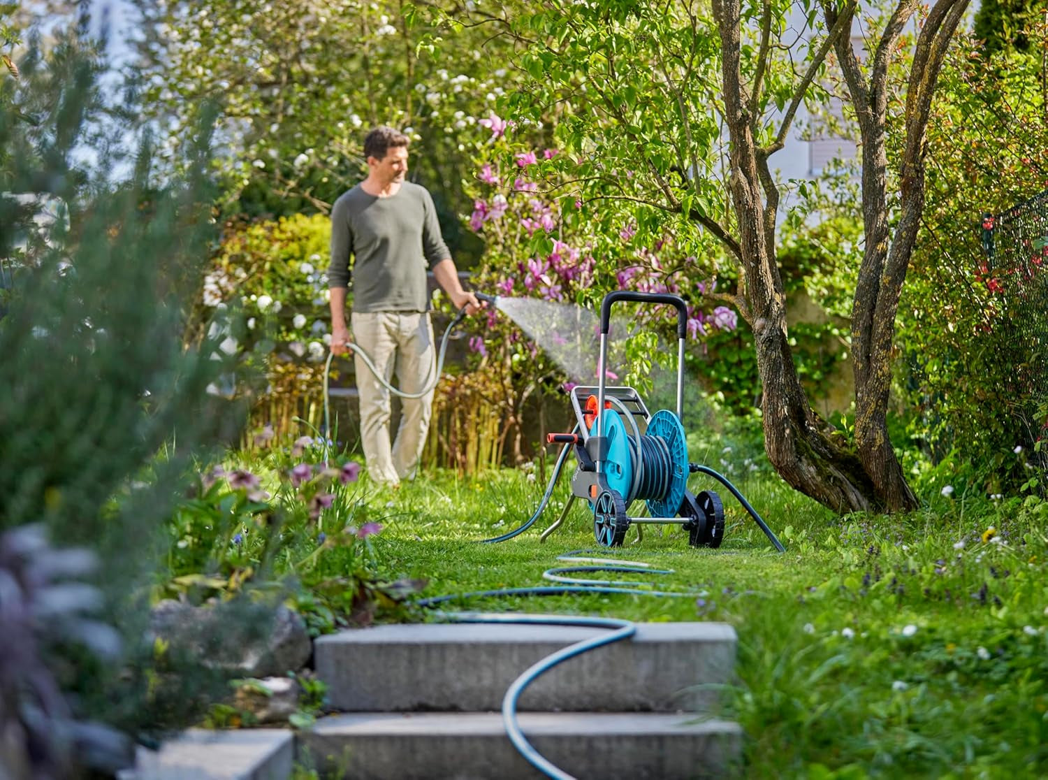 Manguera Gardena EcoLine de 1/2 pulgada, 20 m sin componentes del sistema: Manguera de jardín sostenible hecha de plástico reciclado, libre de ftalatos y contaminantes, función de agarre fuerte, resistente a las heladas y a los rayos UV (18930-20)