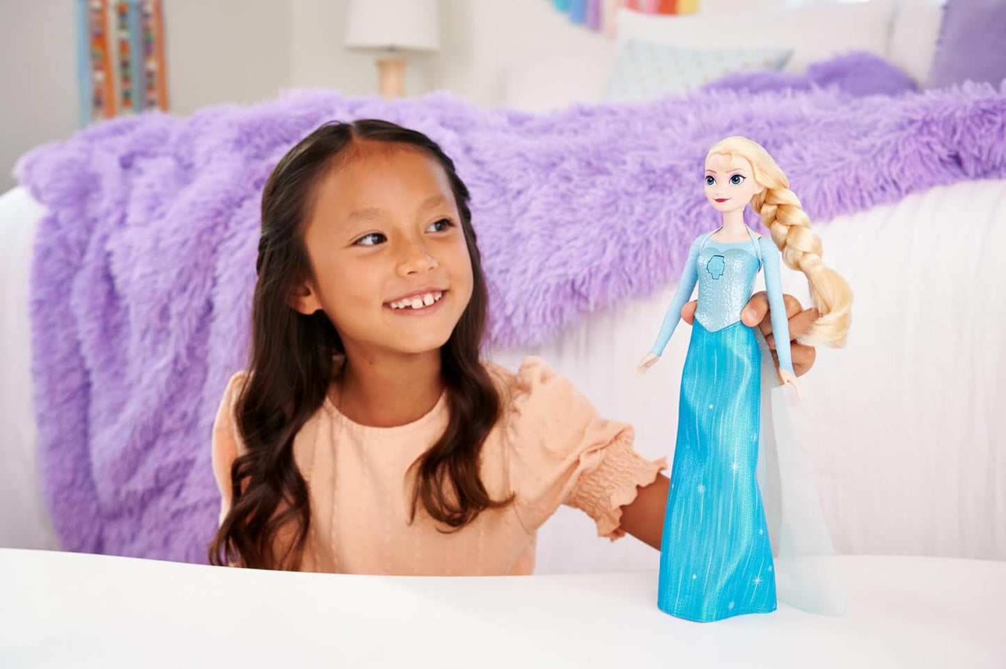 Mattel Toys Disney Frozen Elsa Muñeca cantante con traje icónico, canta "Let It Go" de la película de Disney en inglés, francés, alemán, italiano, JDL58