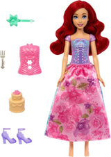 Mattel Disney Princess Ariel Spin & Reveal Fashion Doll Set con 11 sorpresas, incluidos 5 accesorios, 5 pegatinas y una escena de juego inspirada en la película HTV88