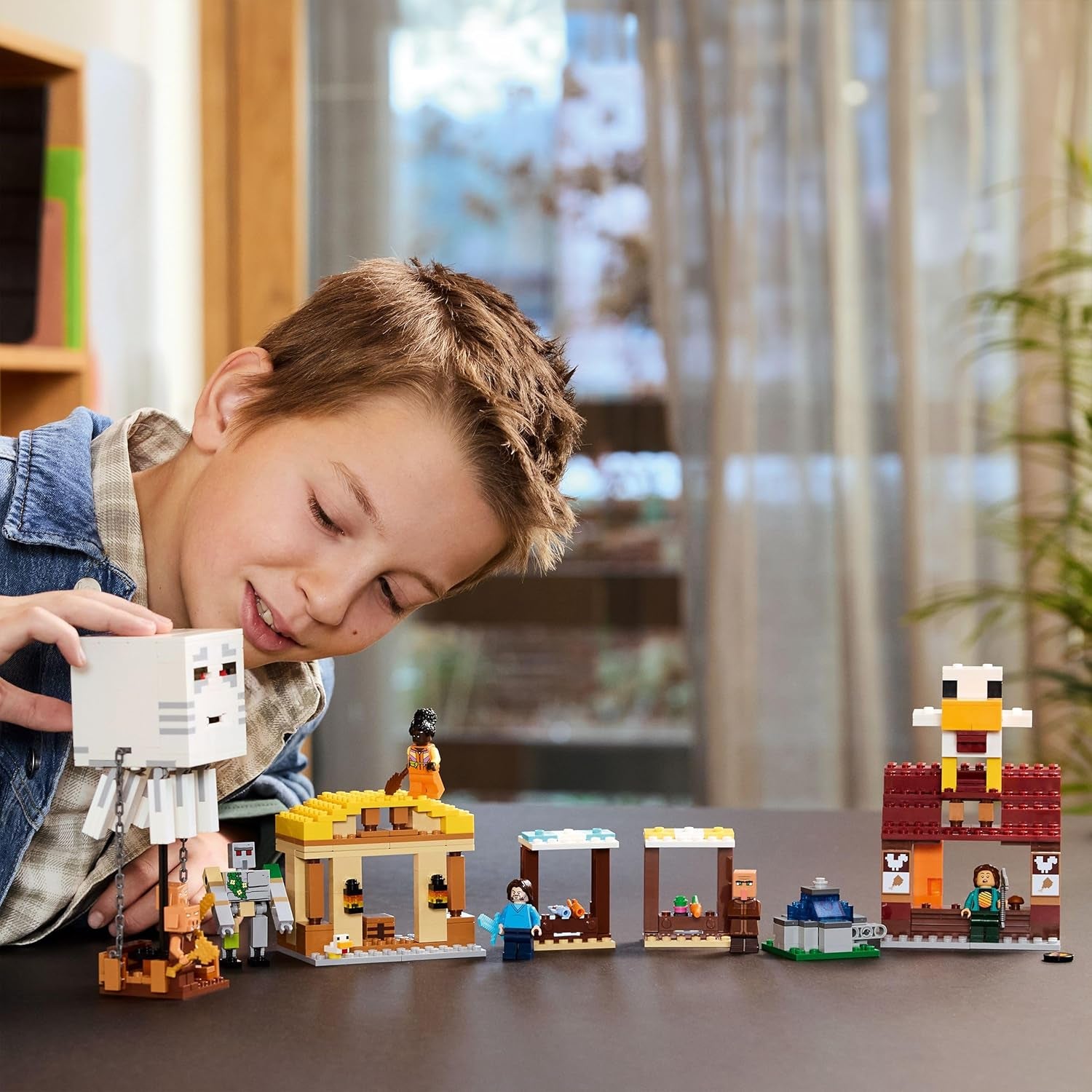 LEGO Minecraft Ghast Balloon Attack - Juguete de jugador para niños - Set de construcción de videojuego con casa, pollo y gólem - Mercancía de película para niños mayores de 10 años - 21273 Juegos de construcción Beuche den LEGO-Store