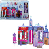 Mattel Disney Frozen - Casa de muñecas Castillo Arendelle (60 cm+) con muñeca Elsa, 4 parques infantiles y 15 piezas de muebles y accesorios Disney Frozen II, HLW61