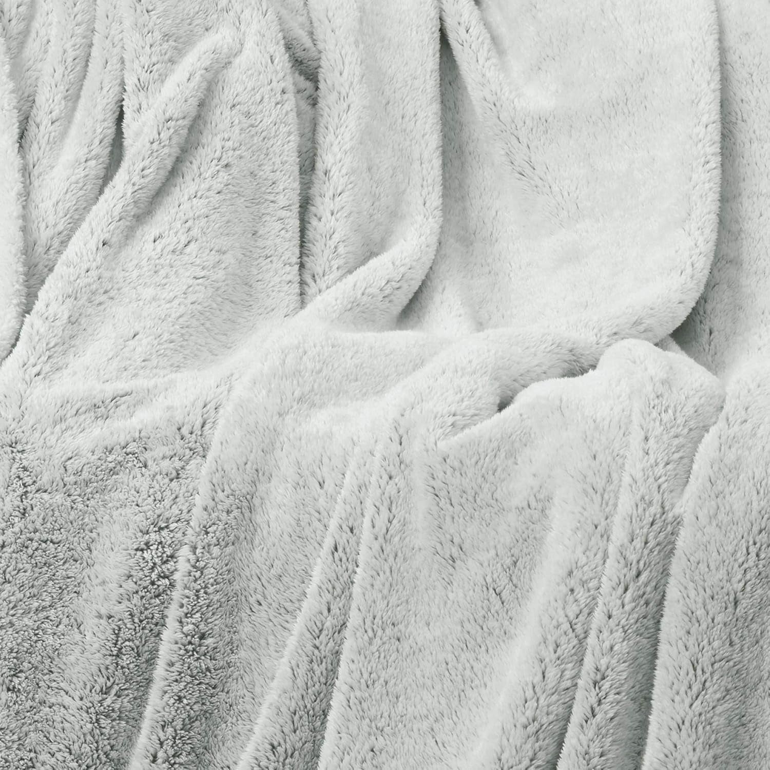 Aqua-Textil Manta de peluche mullida 150 x 200 cm Gris blanco Melange Felpa Manta para la televisión Colcha Sherpa Fleece Oeko-Tex Ottawa Camas y mantas Besuche den aqua-textil-Store
