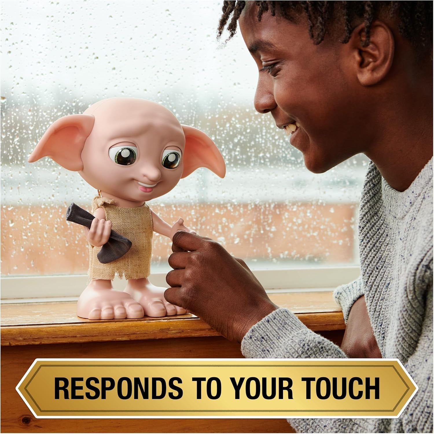 Spin Master 6067280 Wizarding World Harry Potter Magical Interactive Dobby Elf Sock Doll, más de 30 sonidos y frases, 21,6 cm, juguete para niños, negro