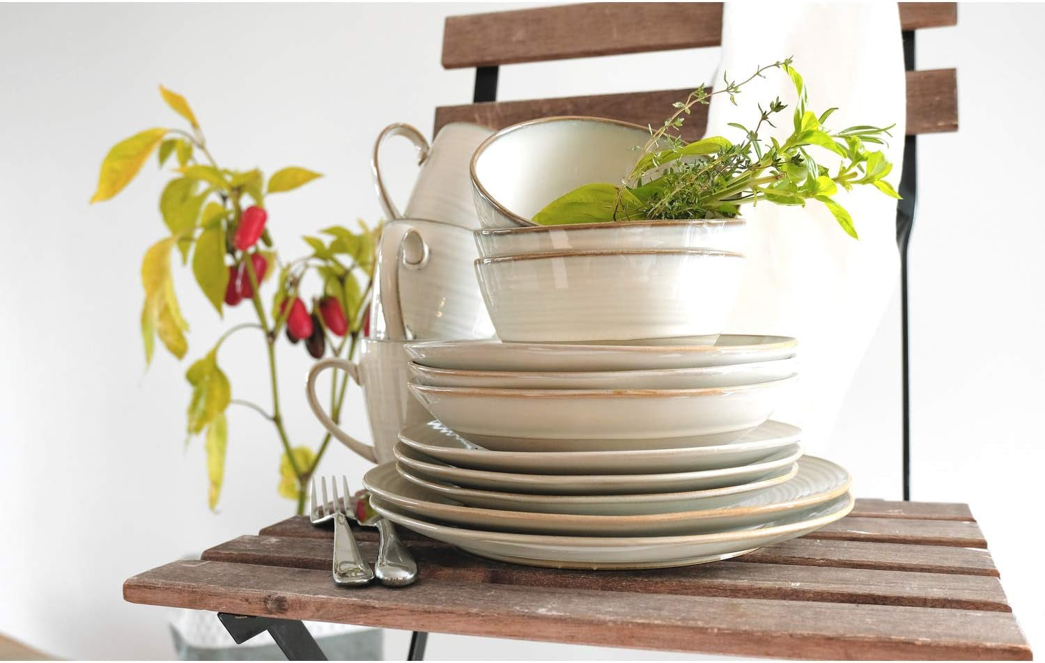 MÄSER 931818 Nottingham Vintage Series Vajilla para 4 personas, servicio de desayuno de 12 piezas con formas redondas irregulares en aspecto retro, azulejo, beige
