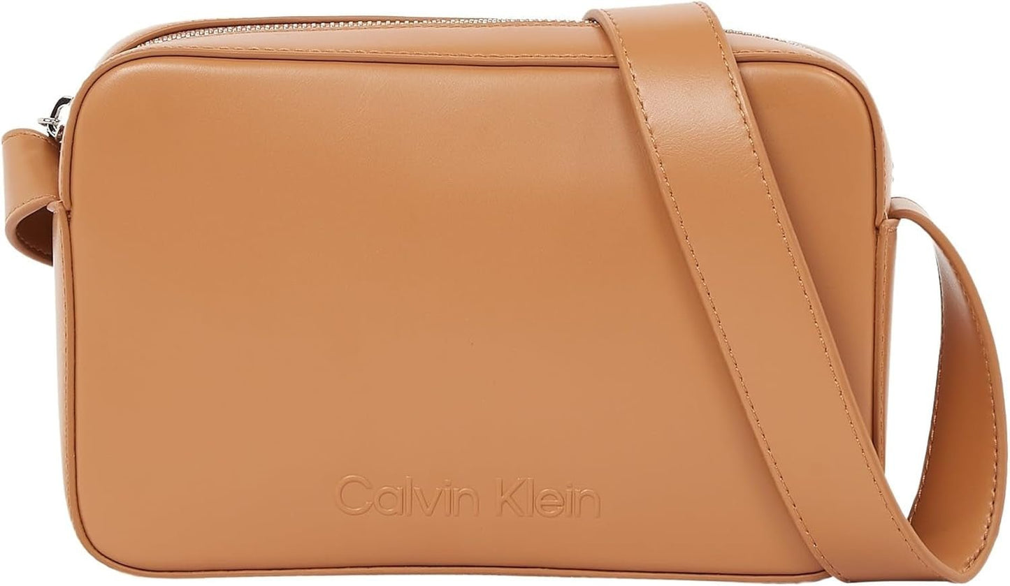 Bolso bandolera Calvin Klein Embossed Logo Camera Bag con cierre de cremallera Bolsos Mujer Naty Shop Marrón (Leo)