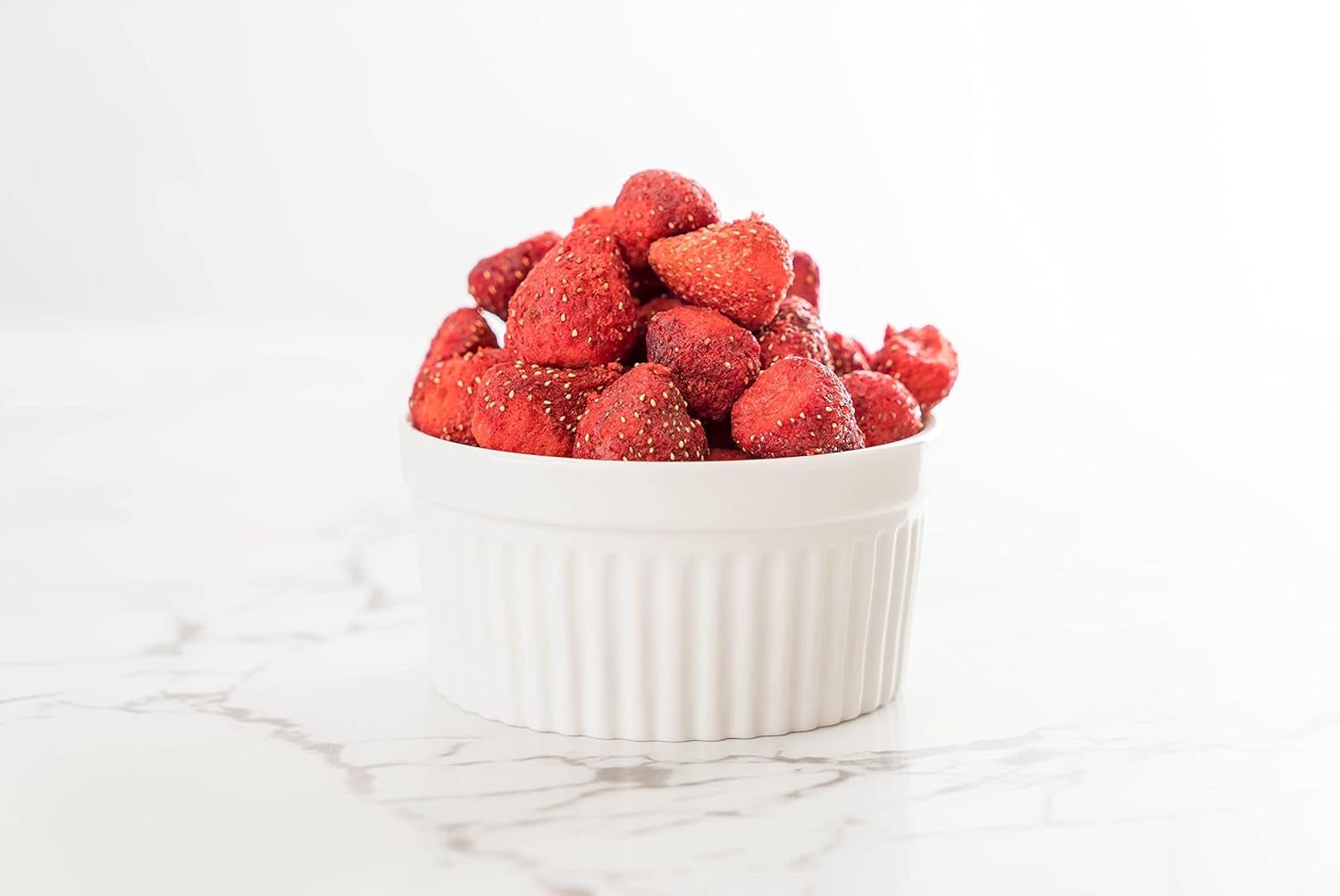 Fresas enteras liofilizadas 100g - Frutas liofilizadas - Frutas secas liofilizadas - Fresas secas - Perfecto para repostería, decoración de tartas, snacks, muesli y postres Productos deshidratados Naty Shop