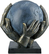 Casablanca diseño moderno GILDE Deco Escultura Figura Salvar el mundo - Globo terráqueo en manos - Alto 19 cm Estatuillas y esculturas Naty Shop