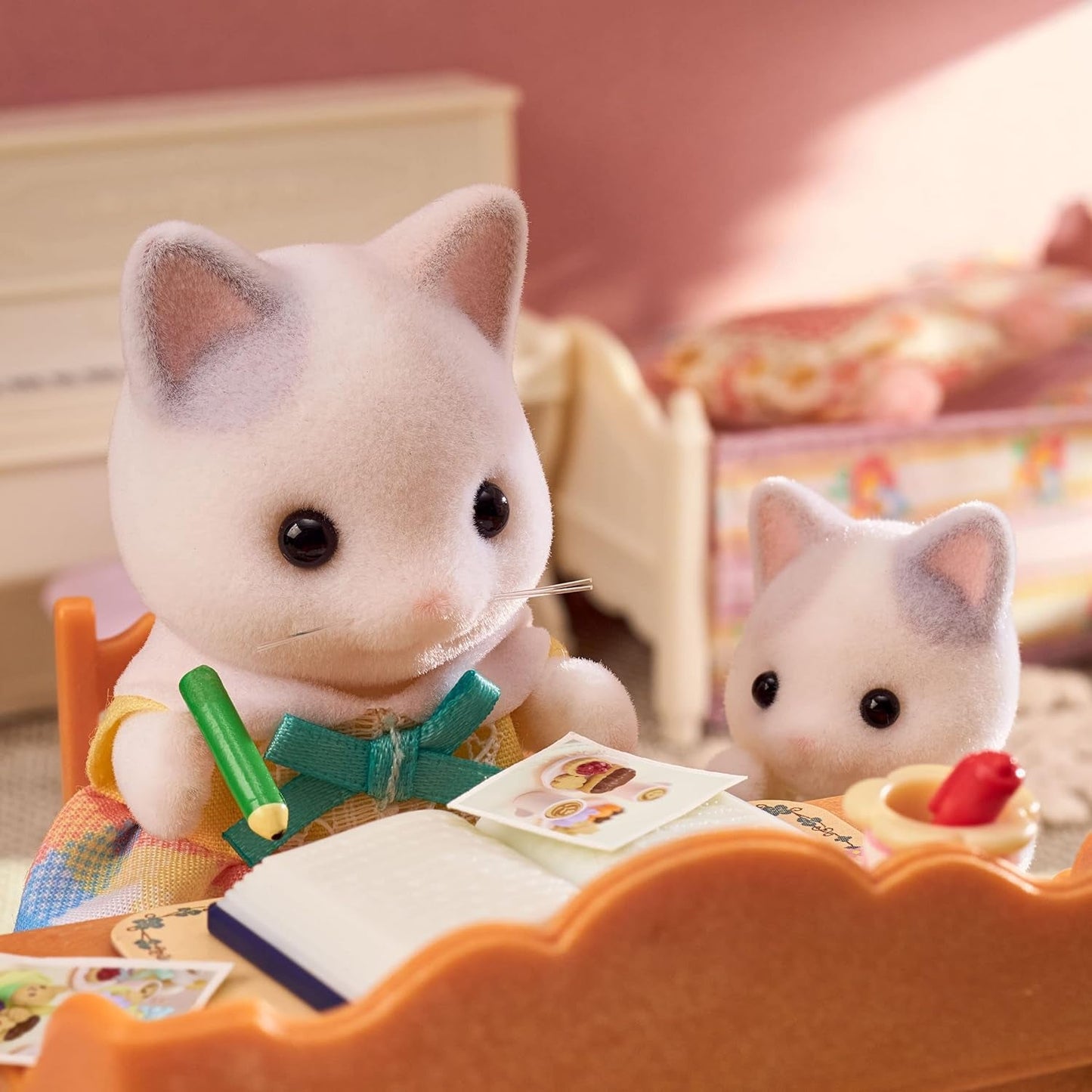 Sylvanian Families - 5738 Familia de gatos lecheros - Figuras casa de muñecas