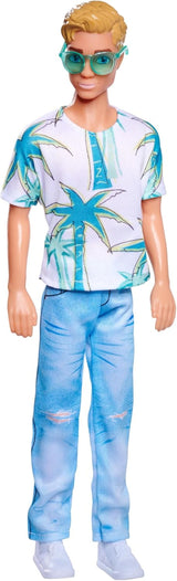 Muñeco Simba Steffi Love Kevin con un top con estampado de palmeras y unos vaqueros geniales, incluye gafas de sol, 30 cm, a partir de 3 años