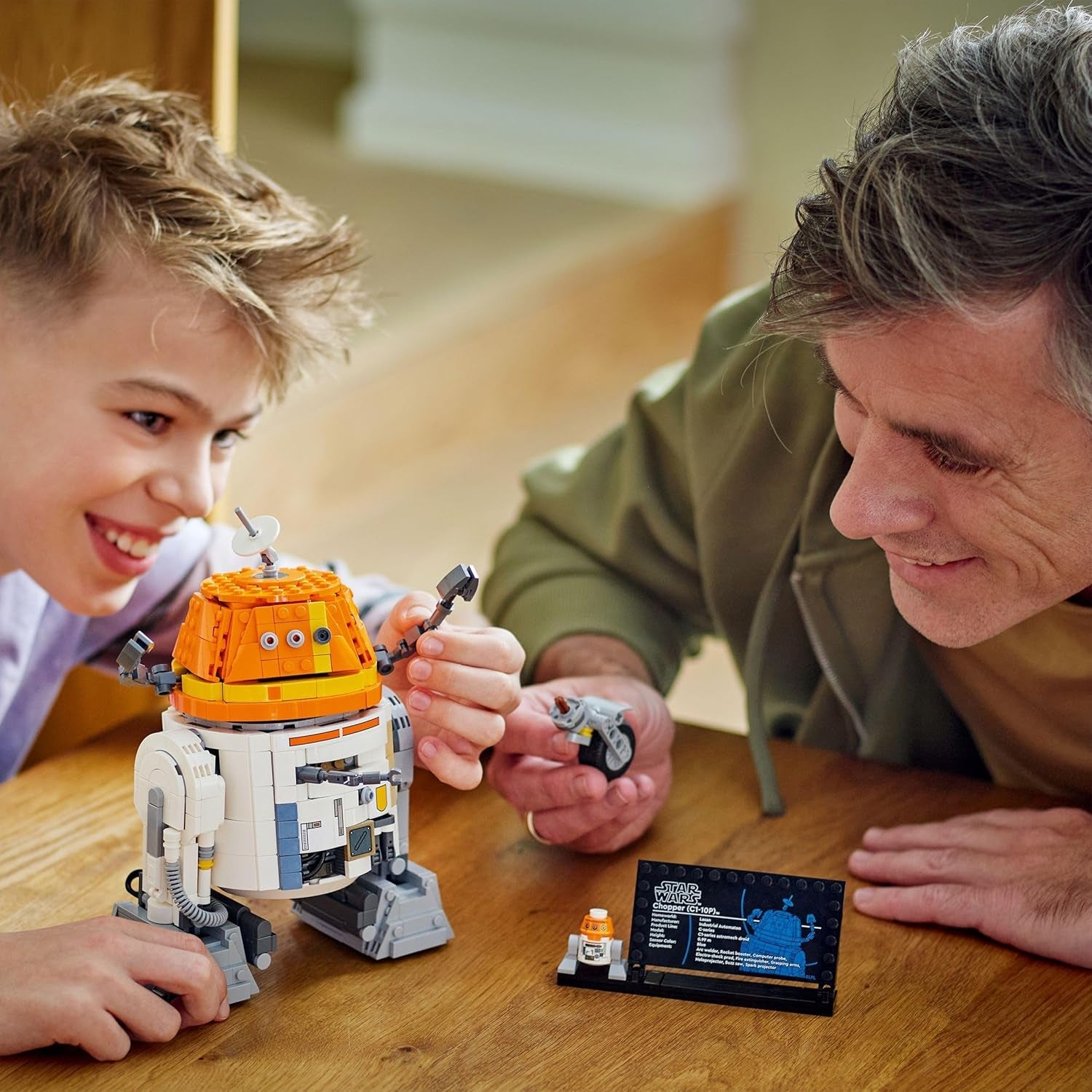 Figura LEGO Star Wars 75416 Ahsoka Astromech Droid Chopper (C1-10P) - juguete con cabeza móvil, brazos desmontables y rueda central - regalo para fans de Ahsoka, niños y niñas mayores de 10 años Sets de construcción Besuche den LEGO-Store