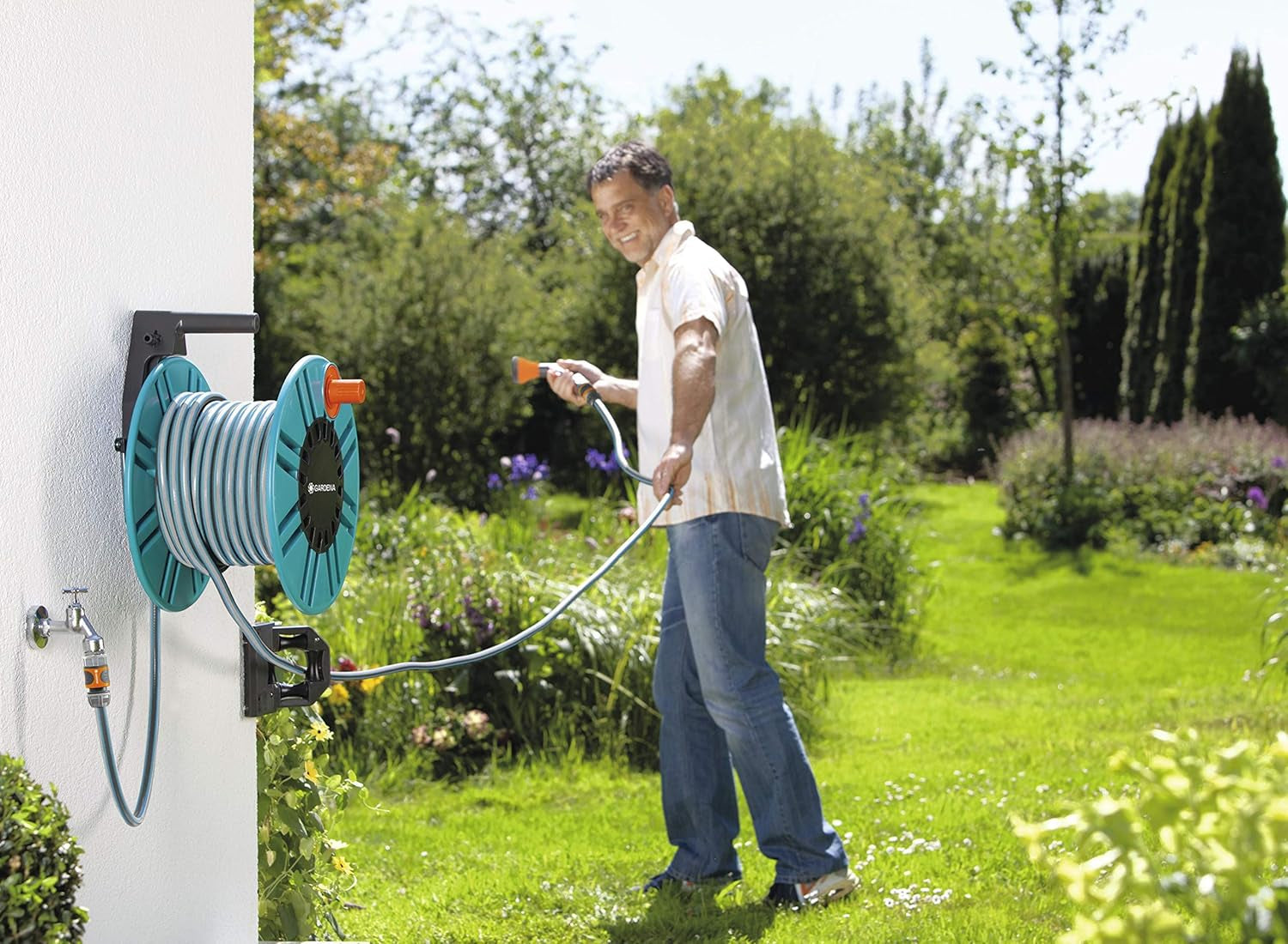 Enrollador de manguera de pared Gardena Classic 60 con carrete guía de manguera: Para fácil montaje en pared, con sistema antigoteo, conexión en ángulo, gran capacidad, ahorro de espacio (2650-88)