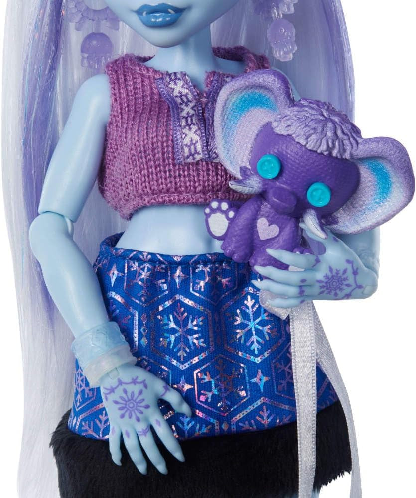 Monster High Self-Scare Secrets Abbey Bominable Juego de muñeca y accesorios con 13 sorpresas realistas como henna, dibujos y crochet JHK44