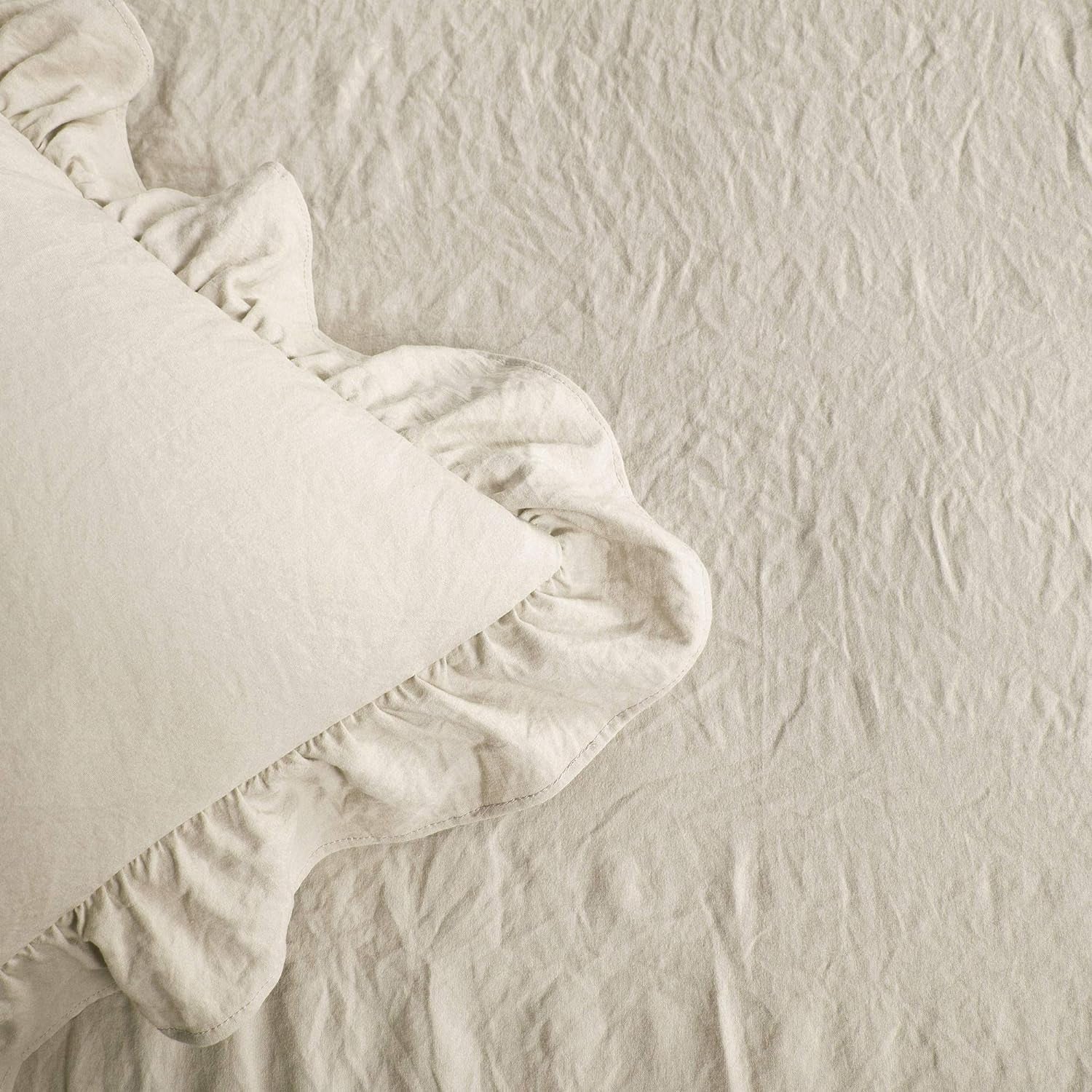 Lush Decor Juego de ropa de cama con falda de volantes de 3 piezas, juego de cama de lujo de granja, elegante y encantador detalle de volantes, estilo atemporal y diseño clásico, suave y liviano, tamaño King, camas y edredones de decoración exuberante